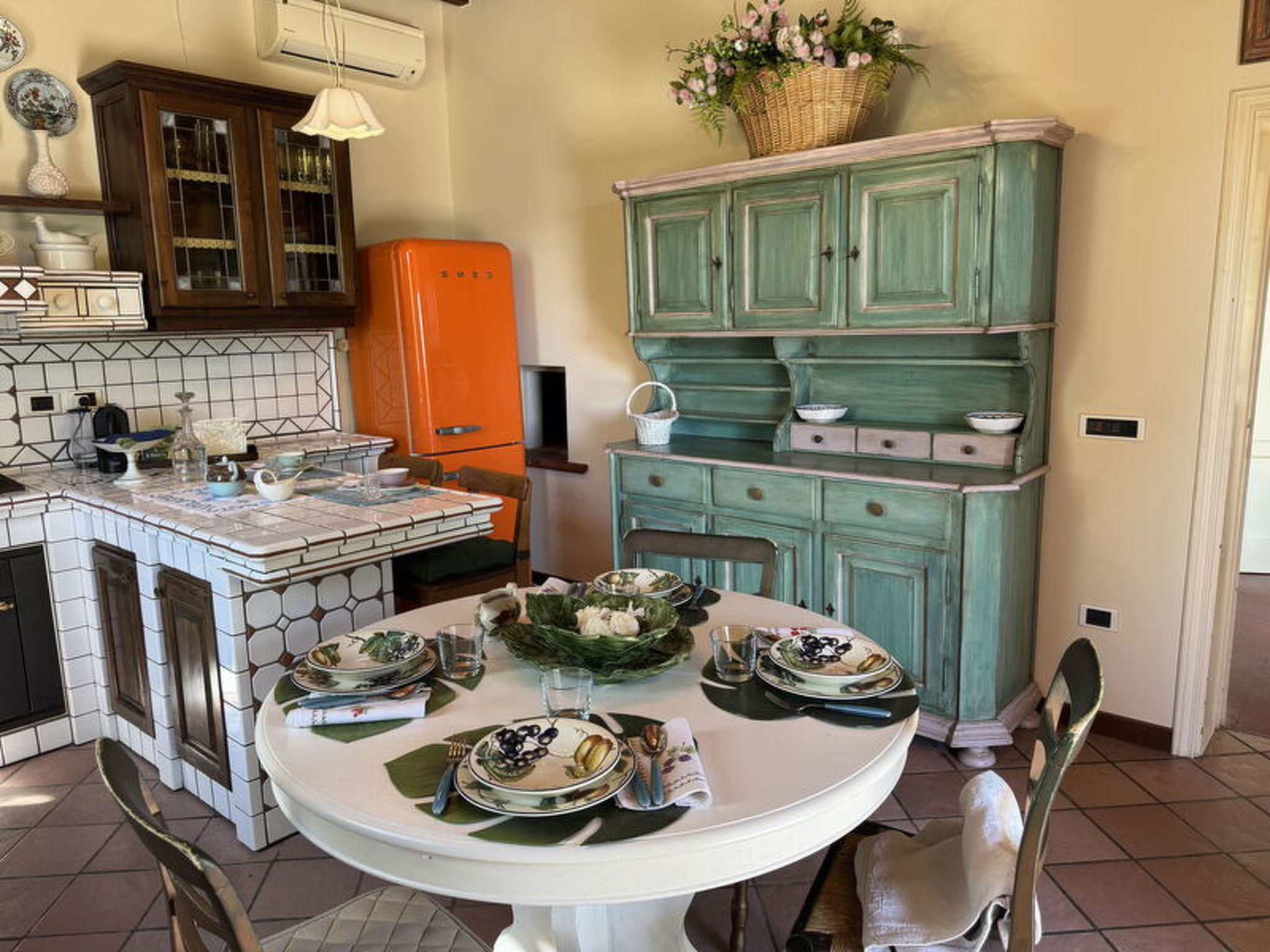 Casa Mia - Inside