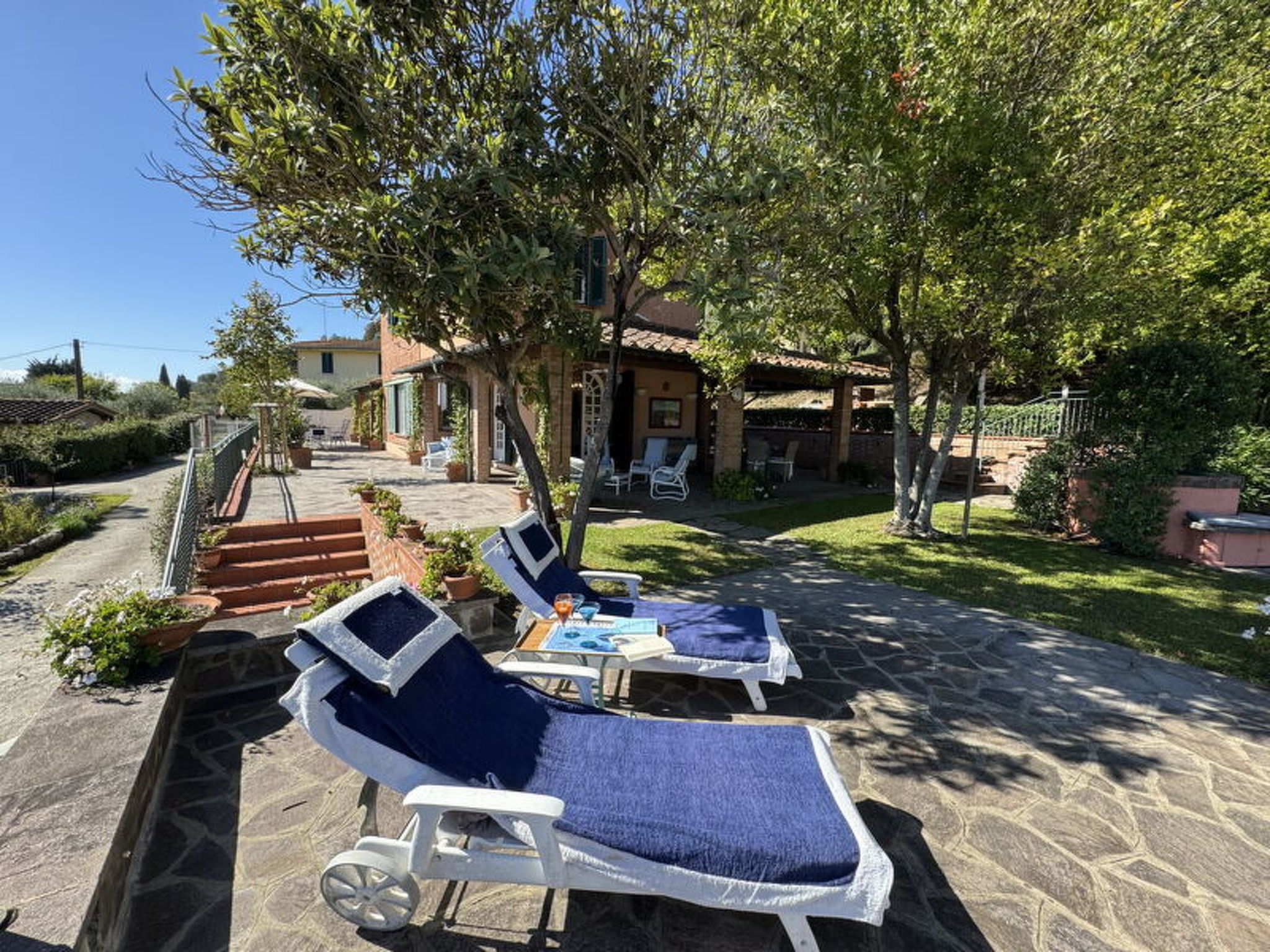 Casa Mia - Outside