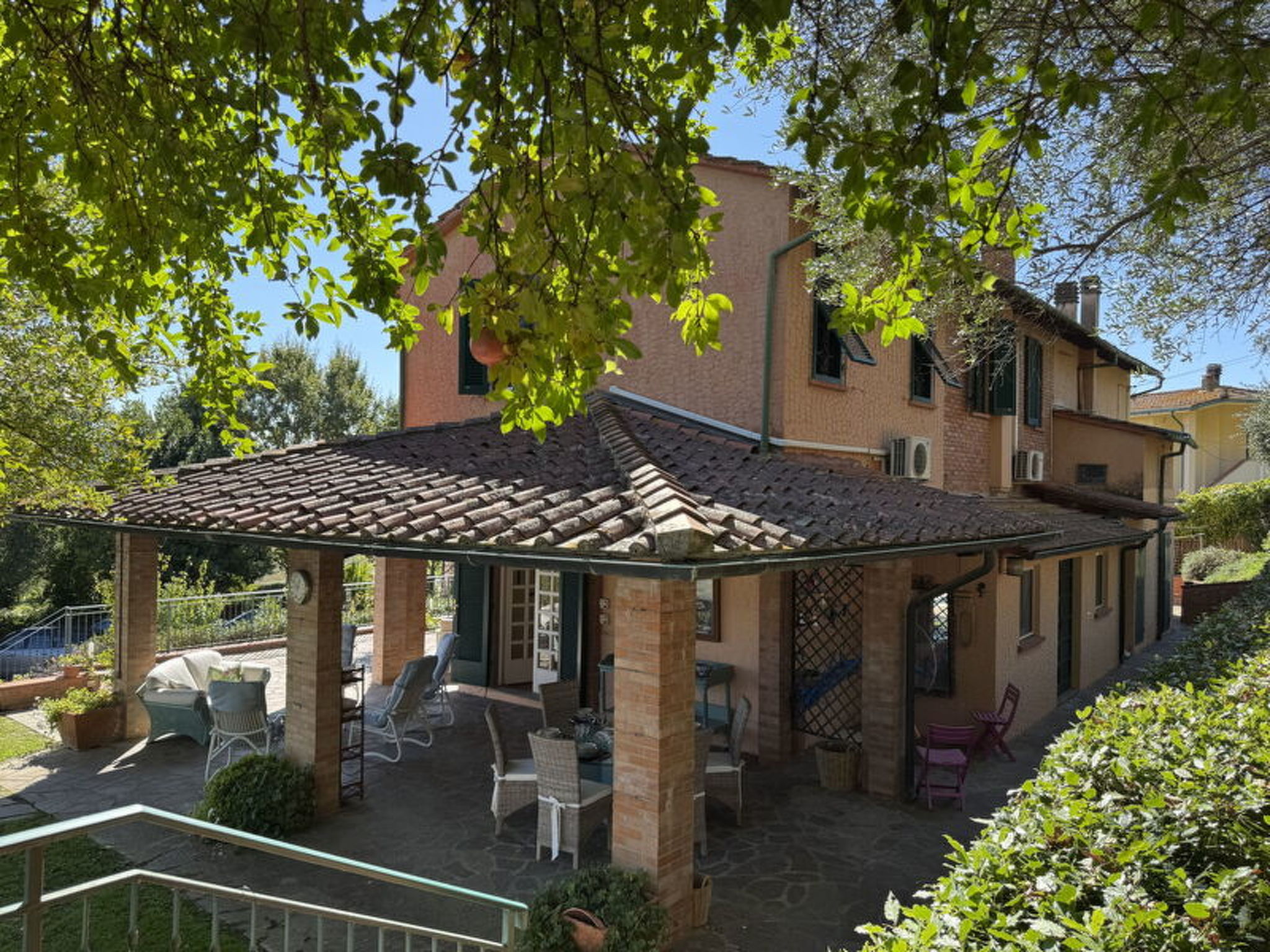 Casa Mia - Outside