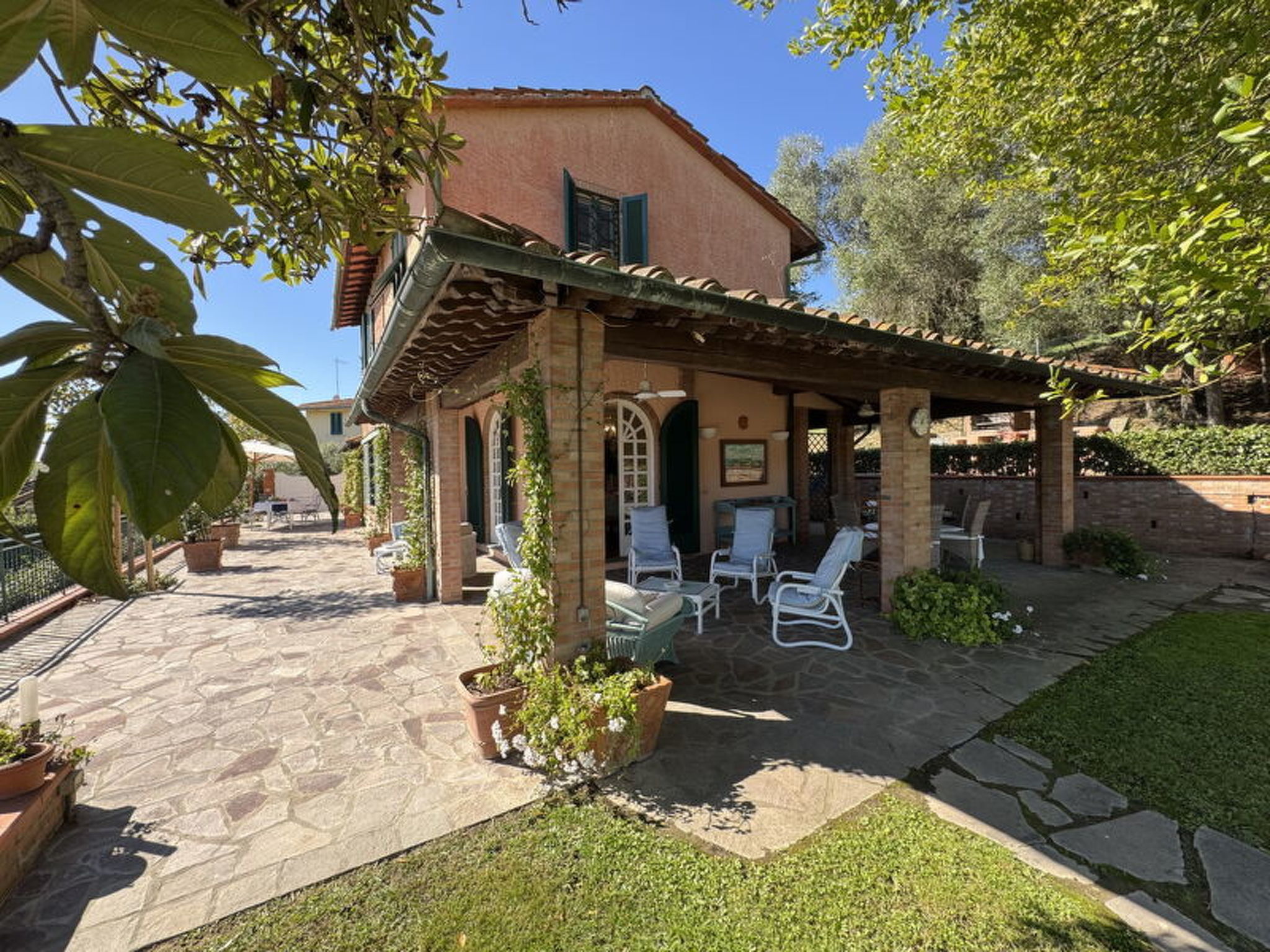 Casa Mia - Outside
