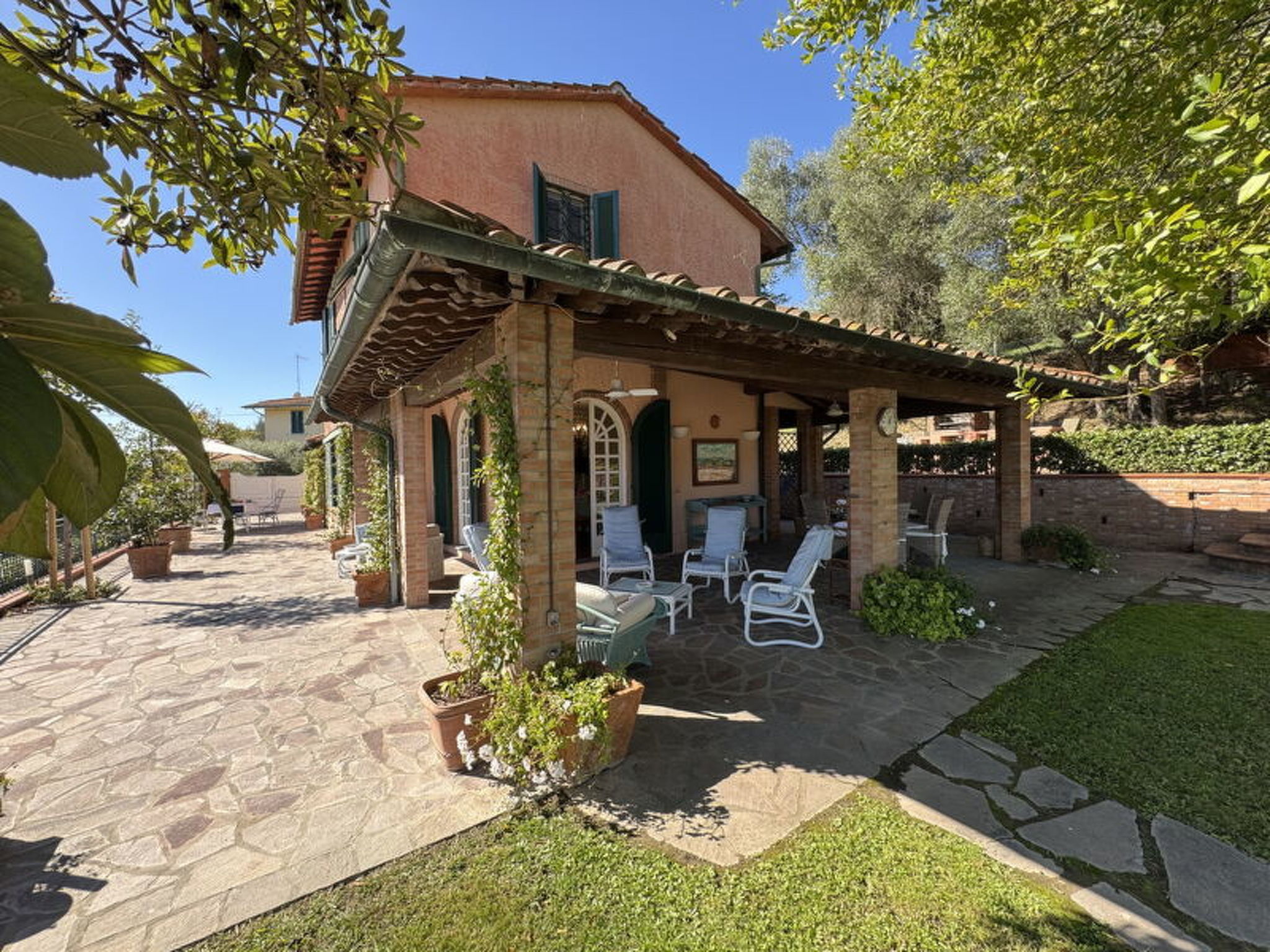 Casa Mia - Outside