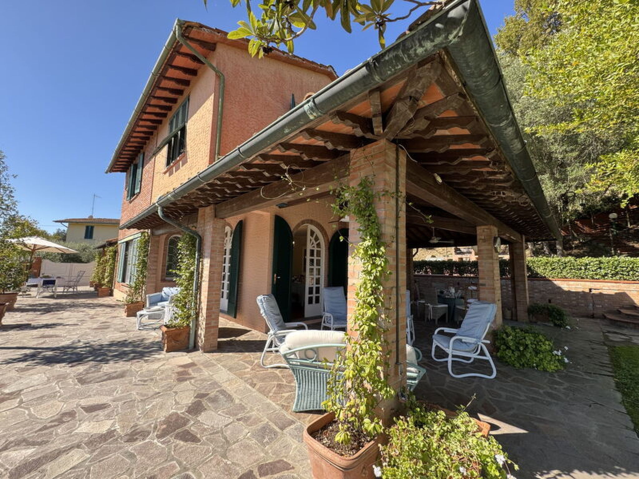 Casa Mia - Outside