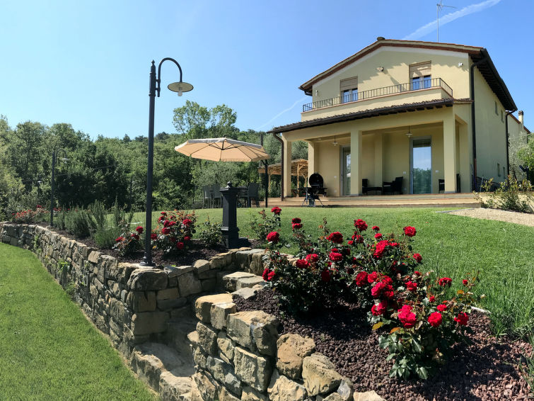 Vakantiehuis met verwarmd zwembad en whirlpool in Pergine Valdarno in Pergine Valdarno