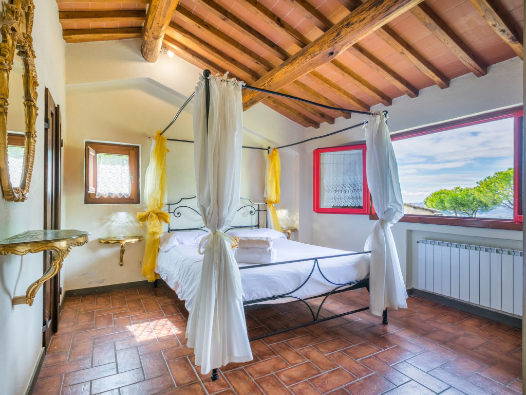 Badia a Passignano — Bedroom