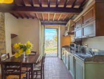 Romantisch Toscaans appartement in eeuwenoud landhuis bij San Donato in Poggio - thumbnail 4
