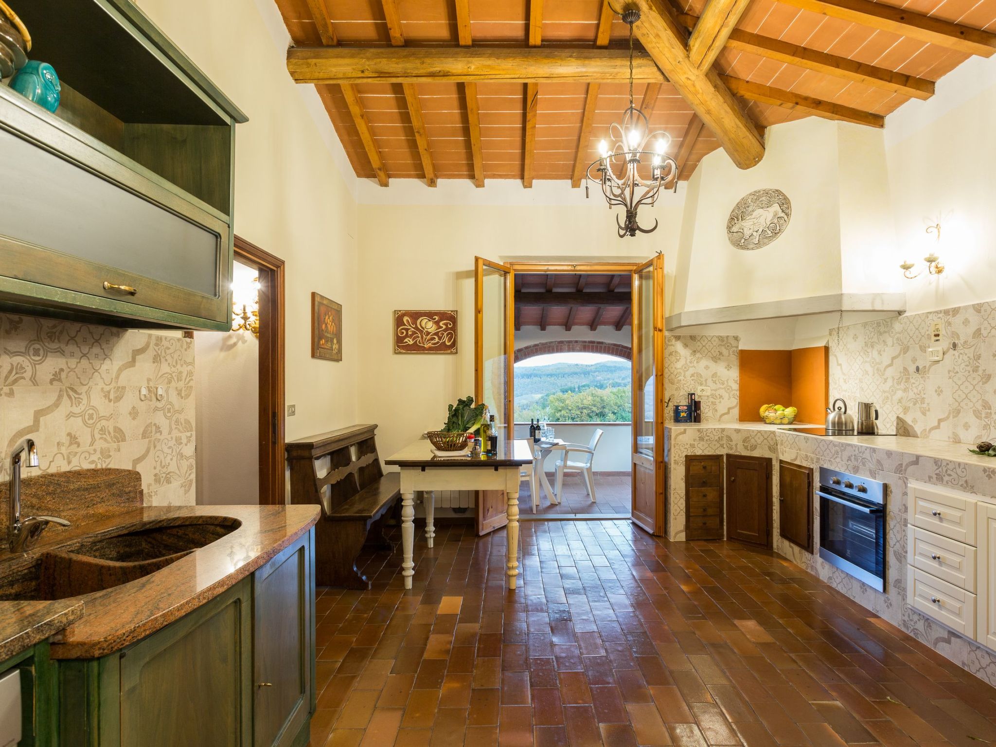 'Villa Rondini' mit Terrasse-Inside