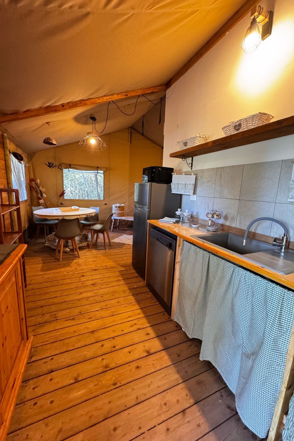 Familienzelt" Nachlass-Binnen