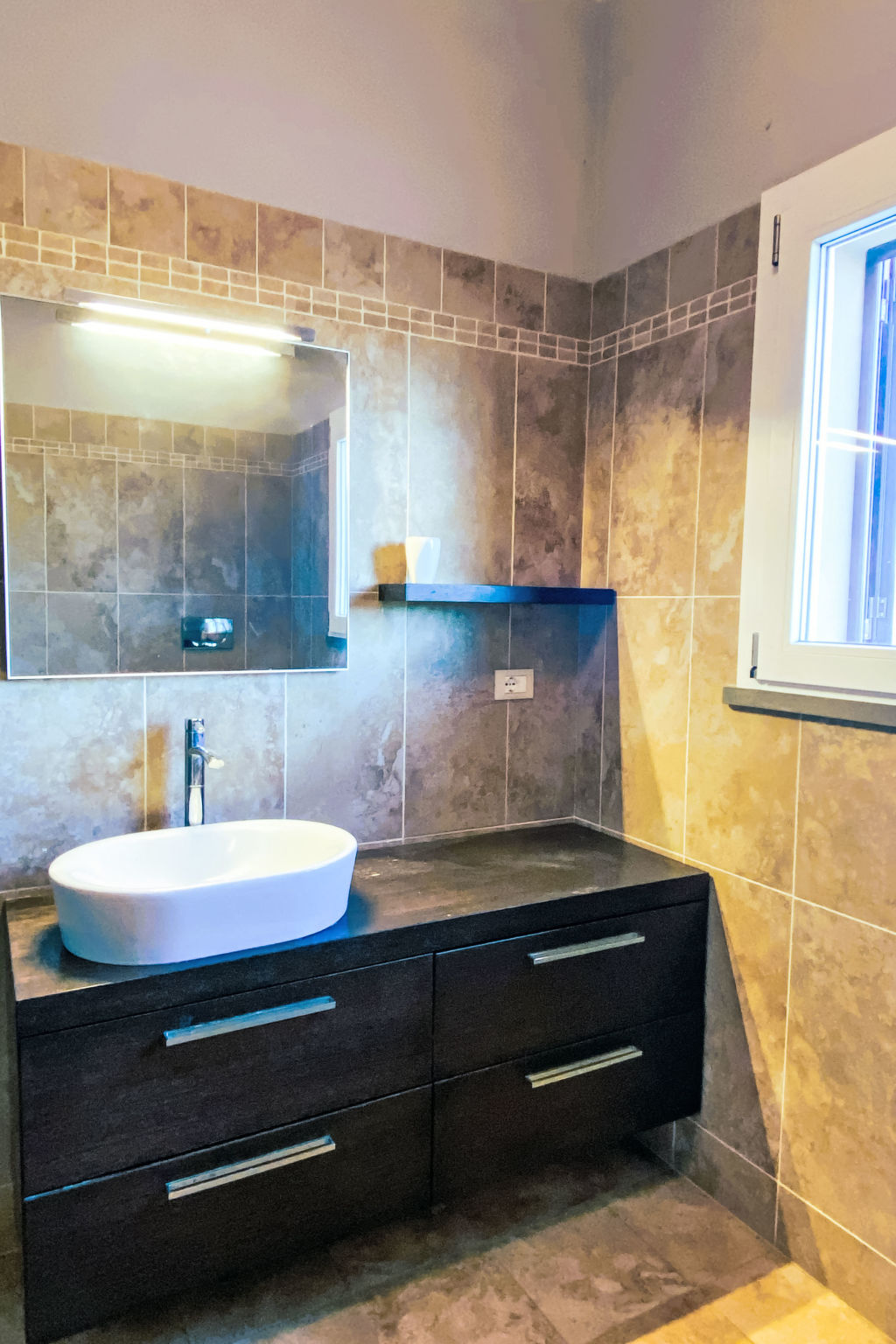 Rose Adriano Home - Binnen