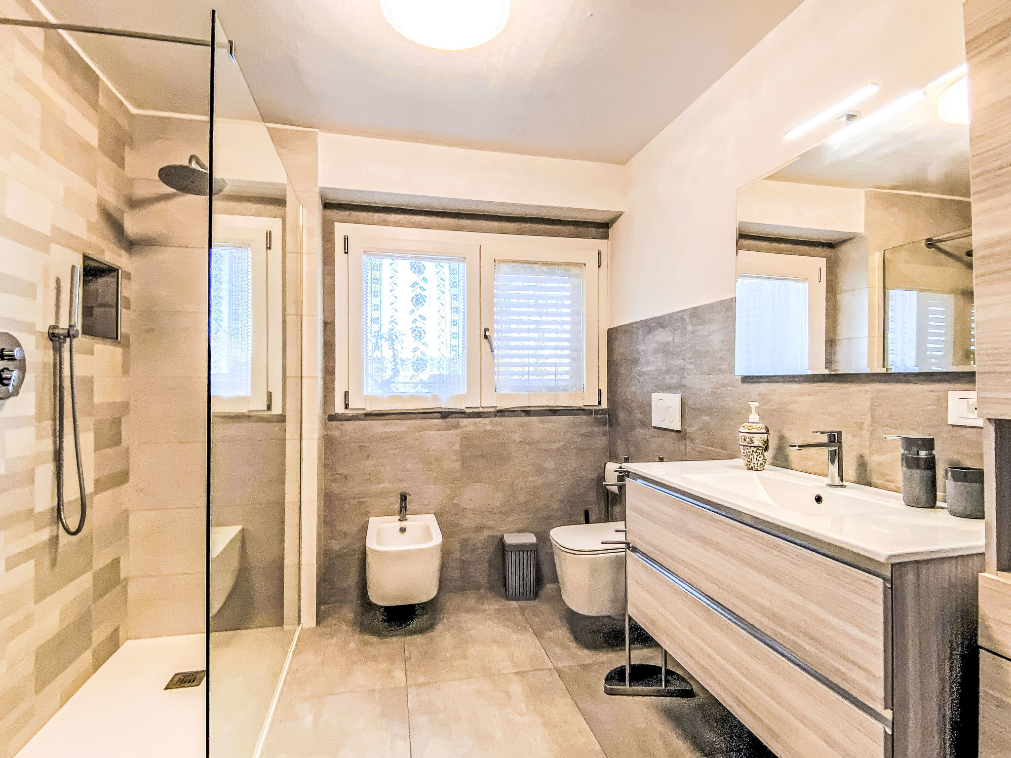 Rose Adriano Home - Binnen