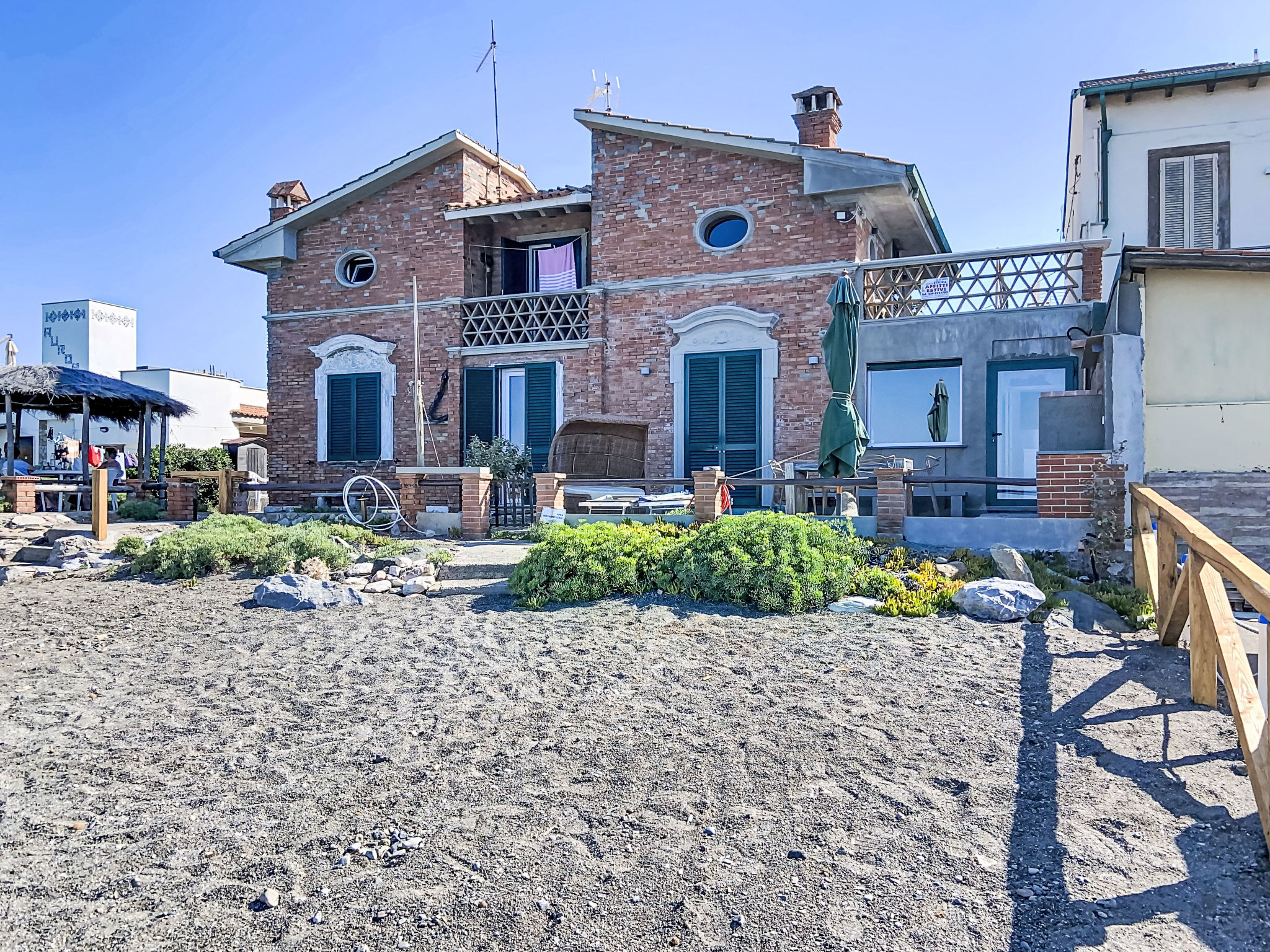 Ginepro sul mare - Buiten