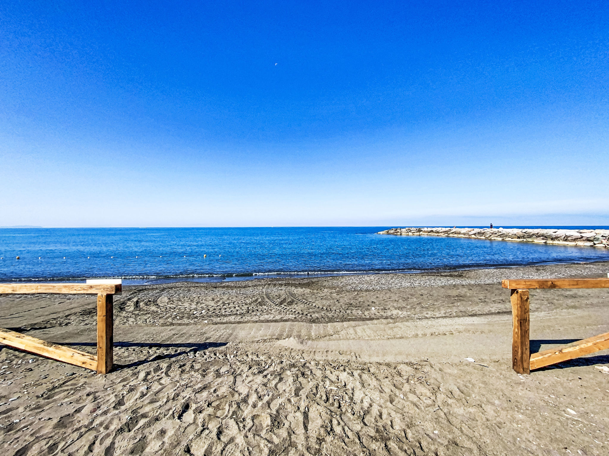 Oblo e Ginepro sul mare - Buiten