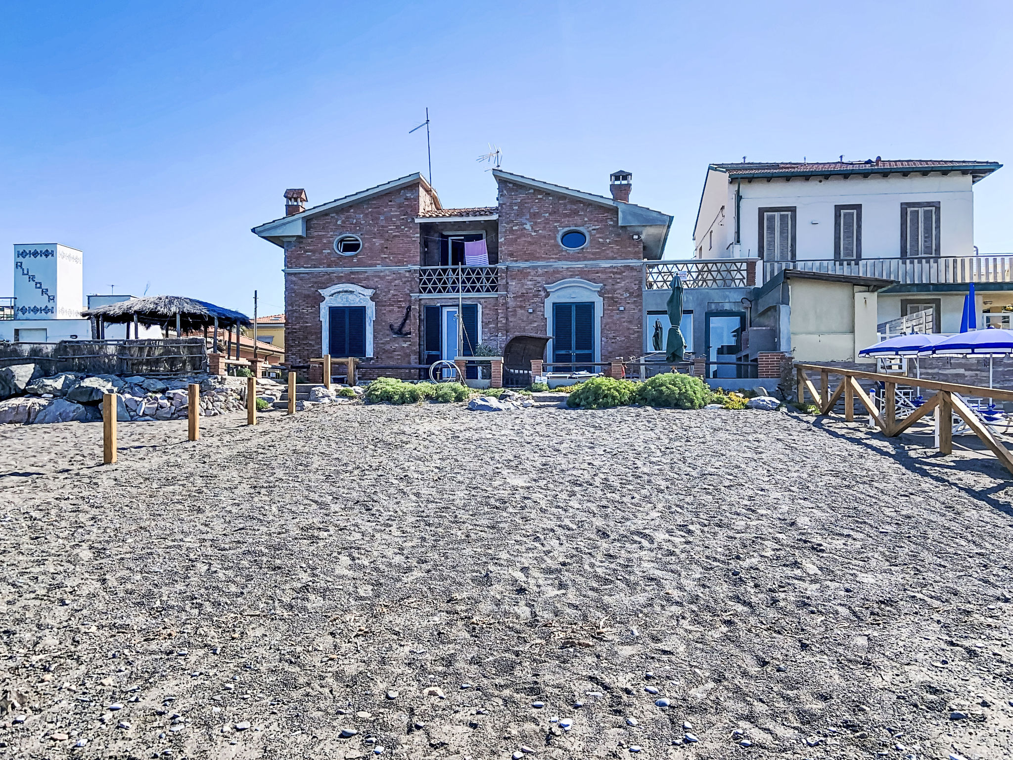 Oblo e Ginepro sul mare - Buiten