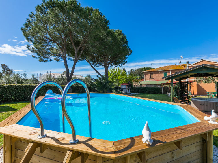 5-persoons appartement met open haard in Cecina in Cecina