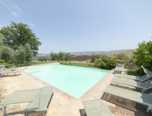 Historische villa met panoramisch uitzicht over de Val d'Orcia - thumbnail 2