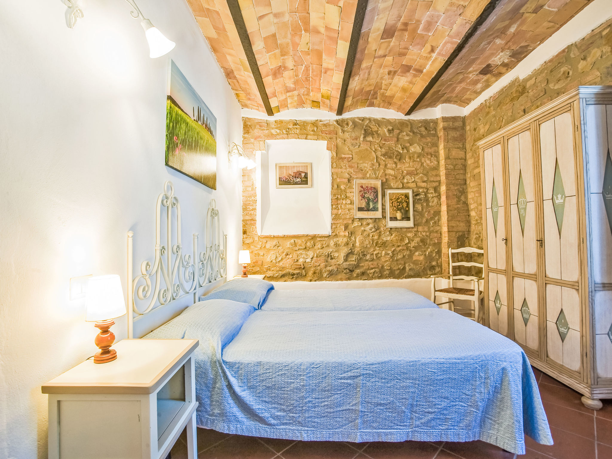 Torrenieri-Inside
