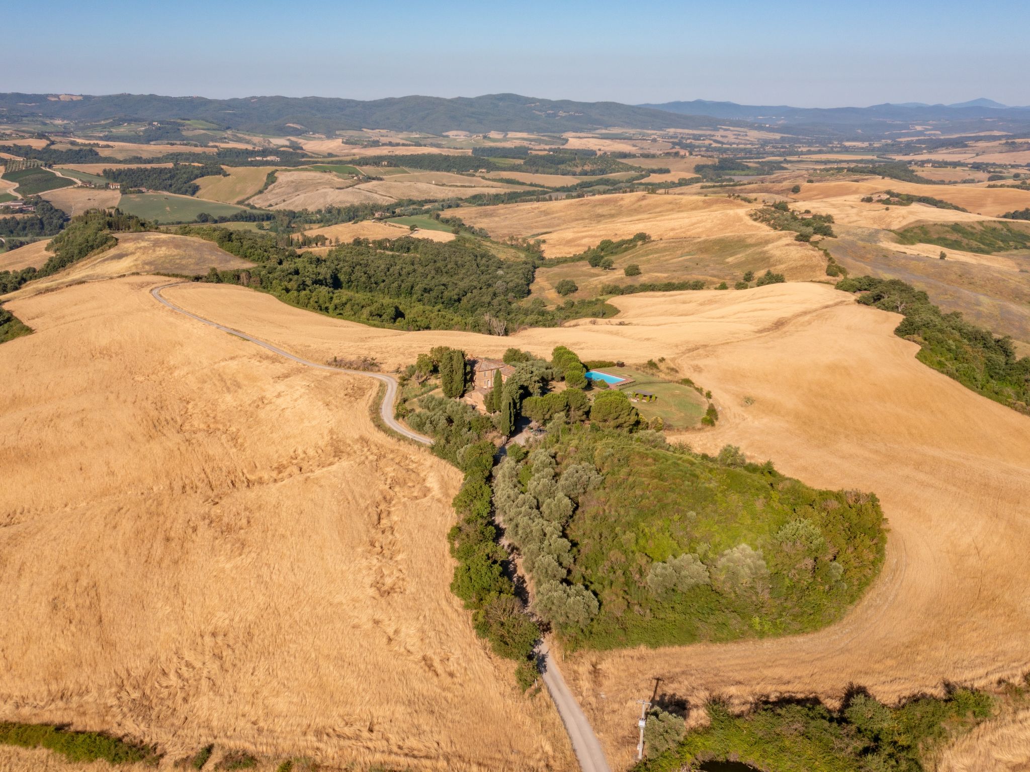 Torrenieri-Outside