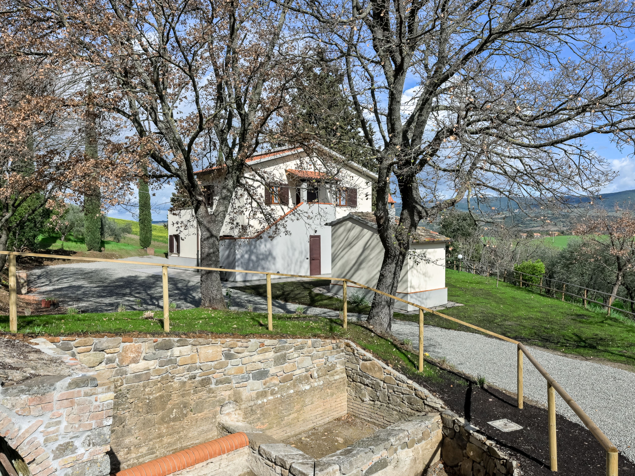 Il Cipresso-Outside