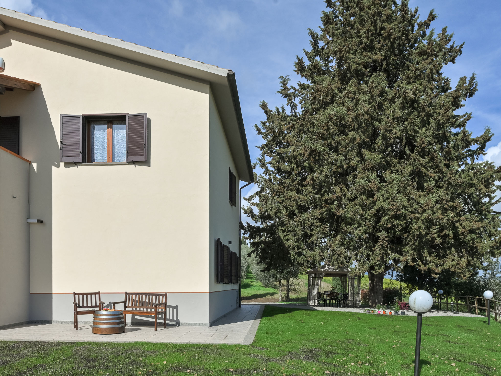 Il Cipresso-Outside