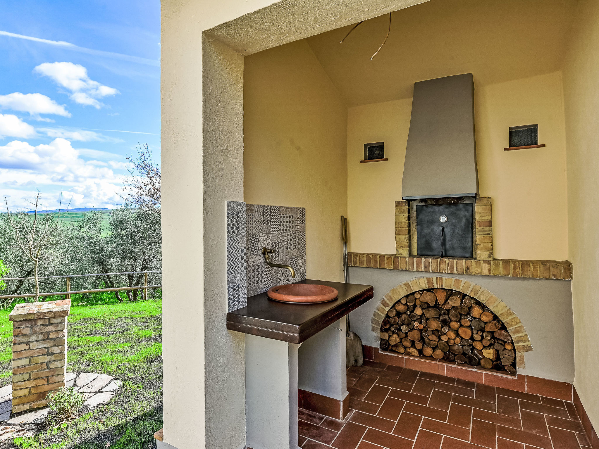 Il Cipresso-Outside