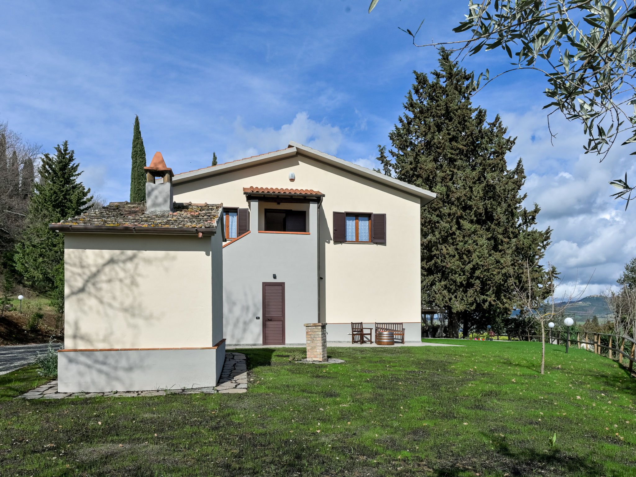 Il Cipresso-Outside