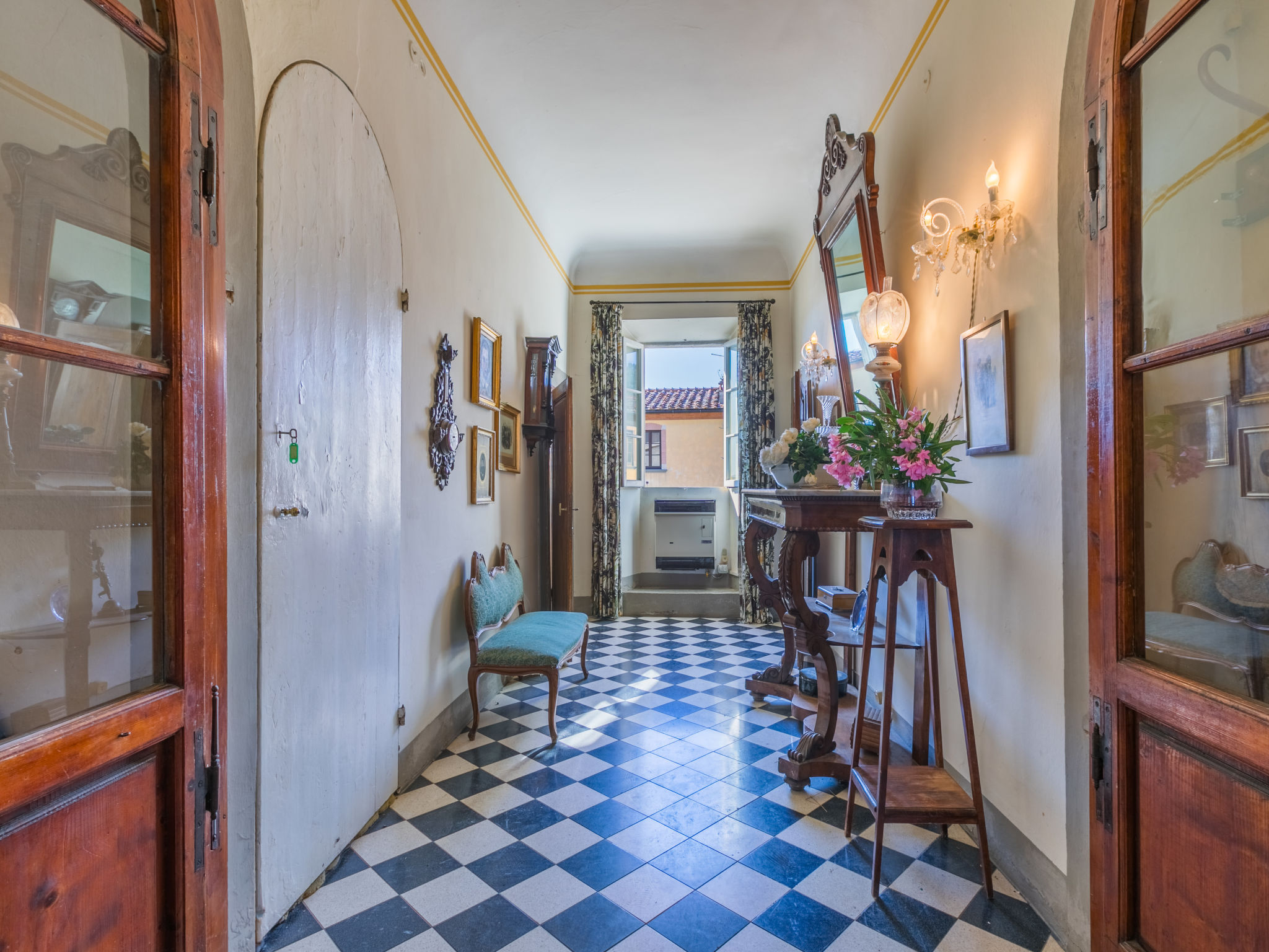Villa Mandri-Binnen