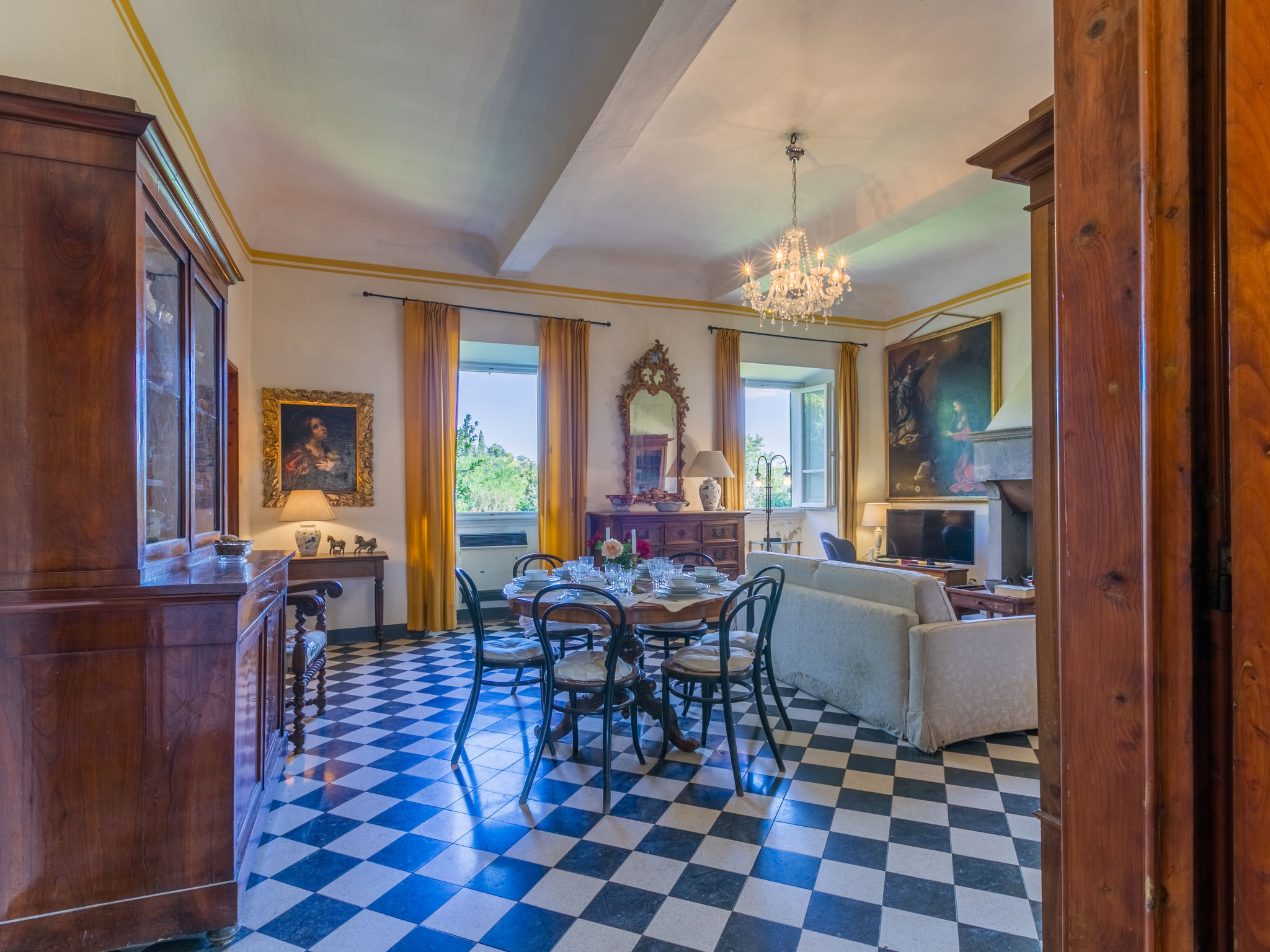 Villa Mandri-Binnen