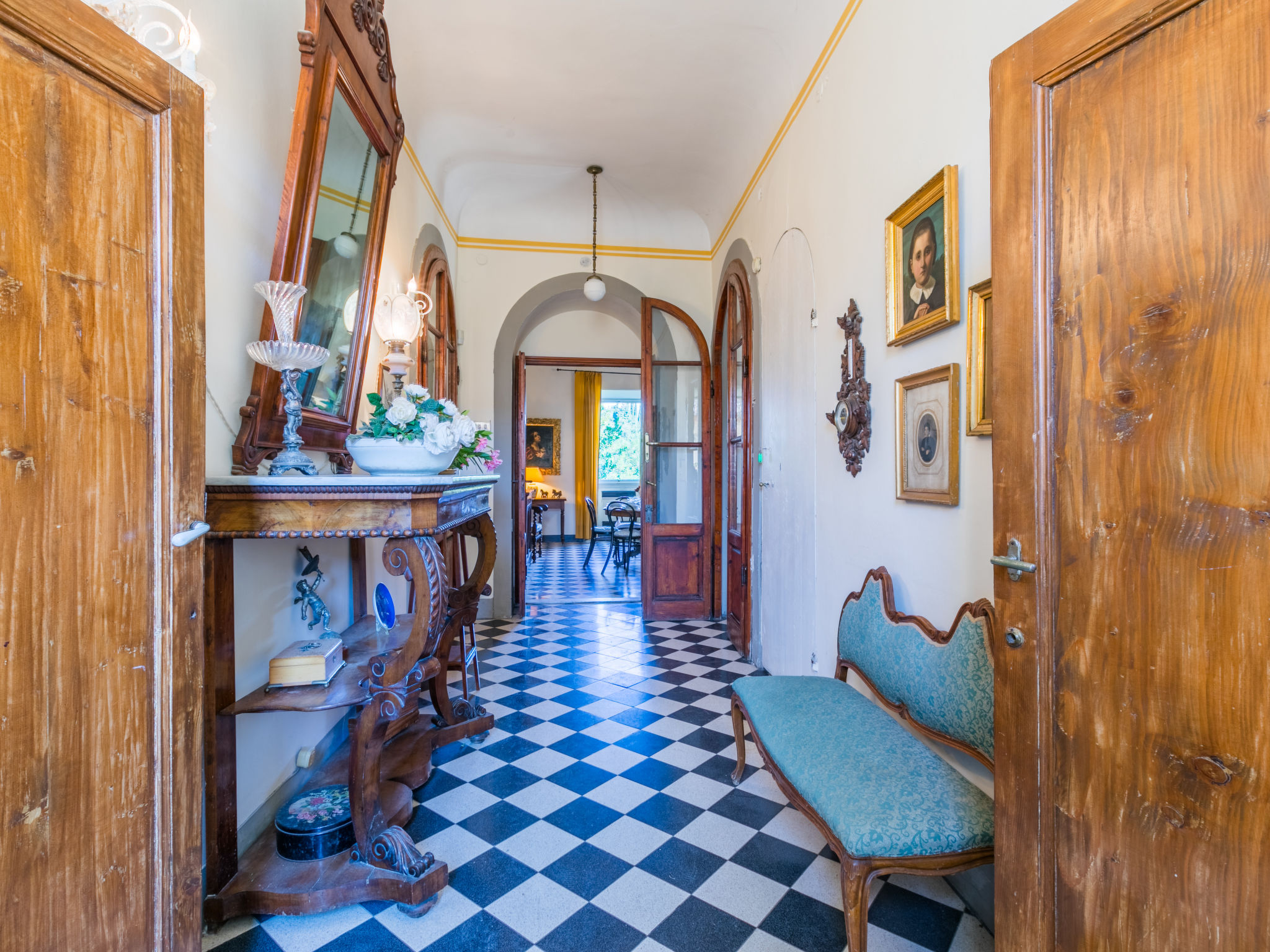 Villa Mandri-Binnen