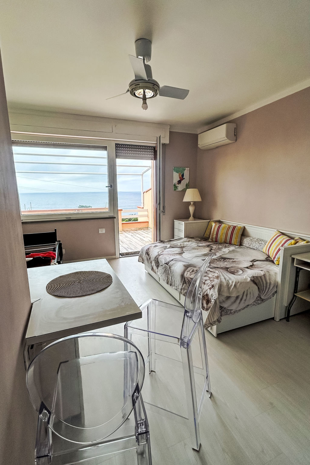 Rosa di sera - Dedans