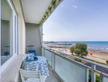 Aan zee: Ruim appartement met zeezicht in Castiglioncello - thumbnail 1