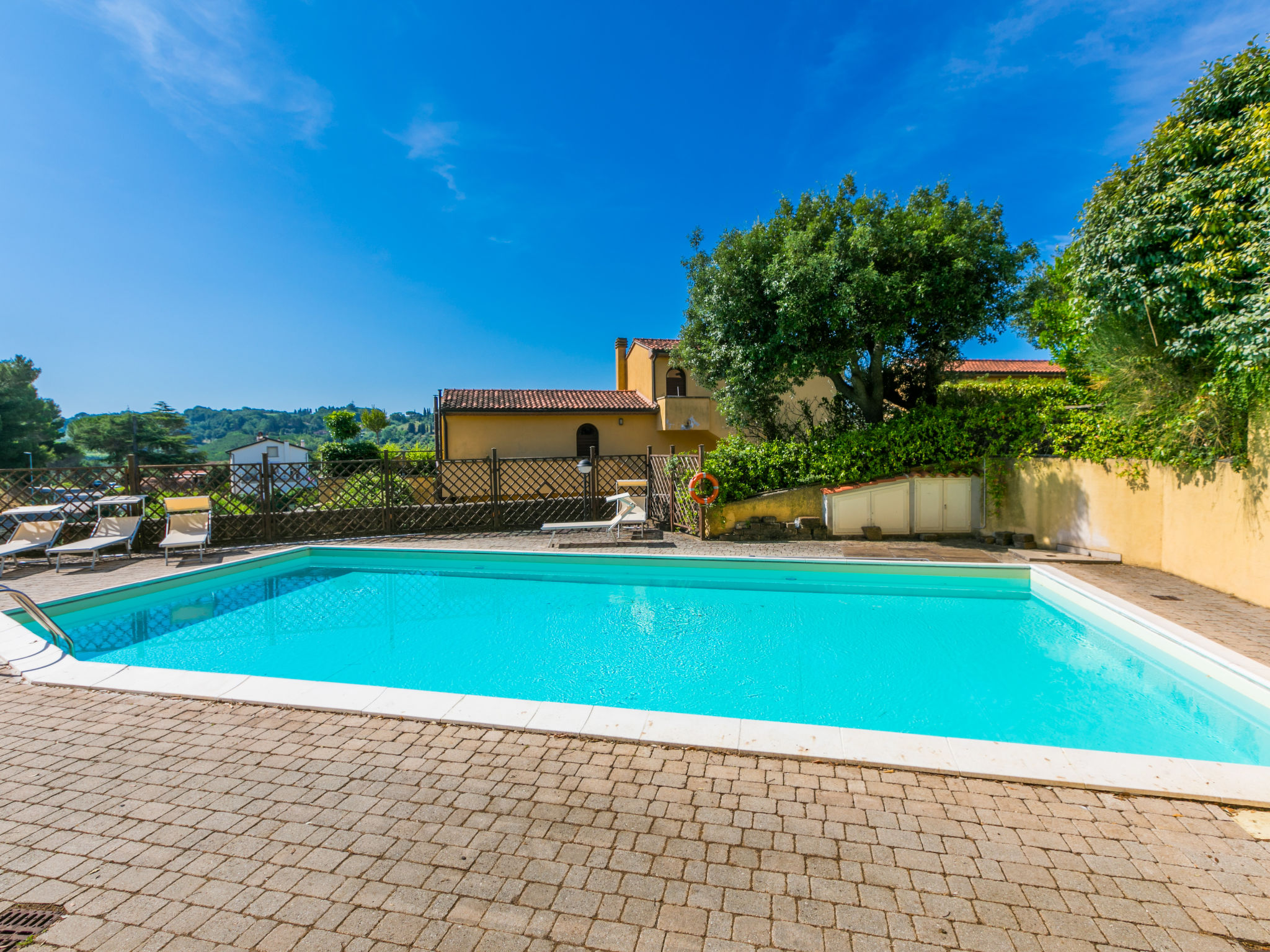 Il Castello-Outside