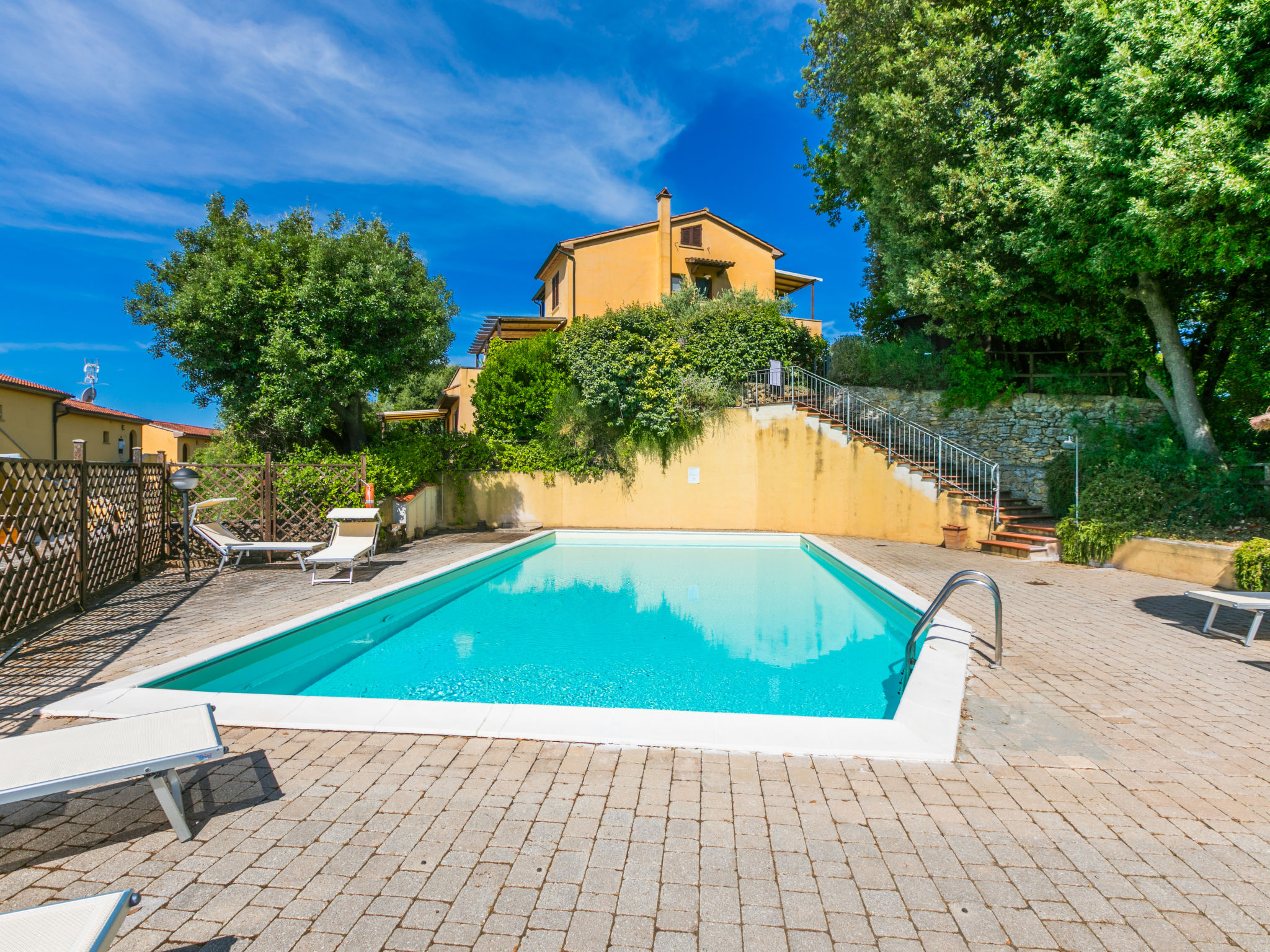 Il Castello-Outside