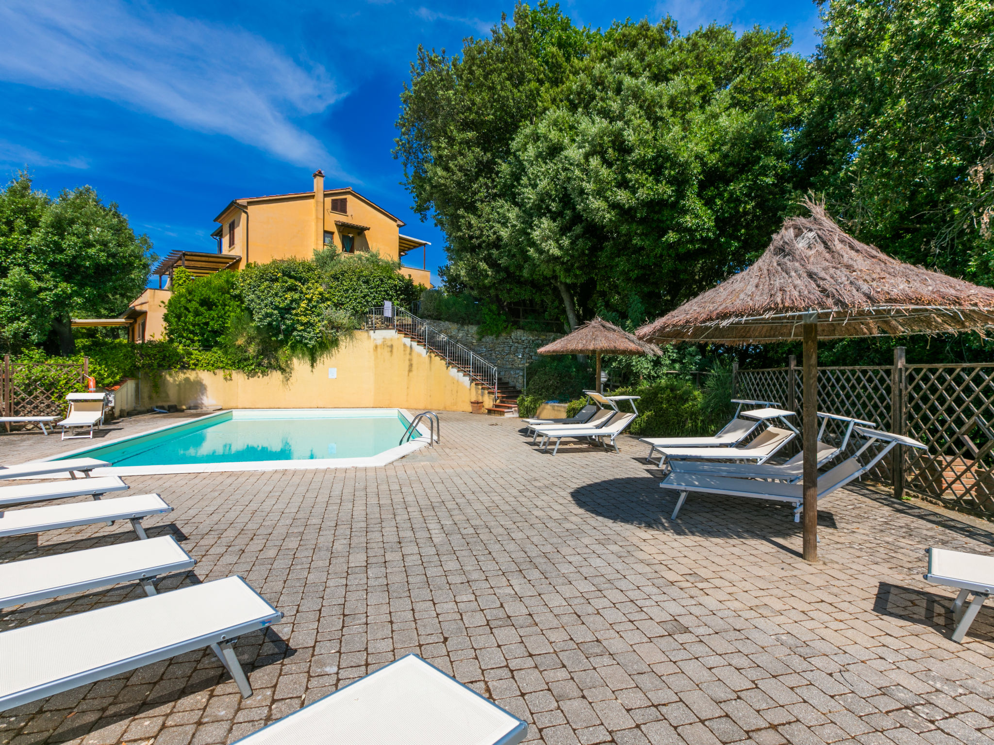 Il Castello-Outside