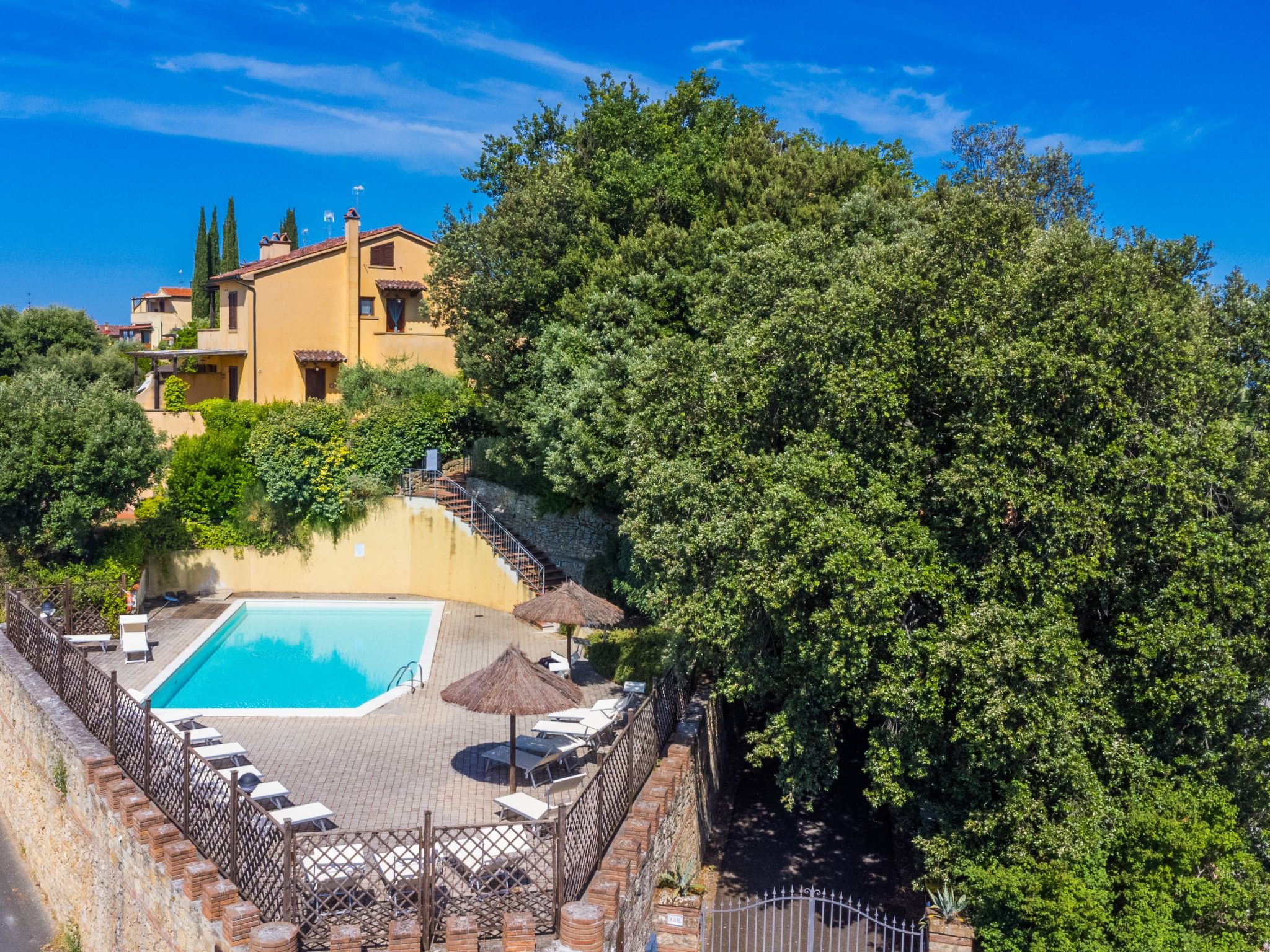 Il Castello-Outside