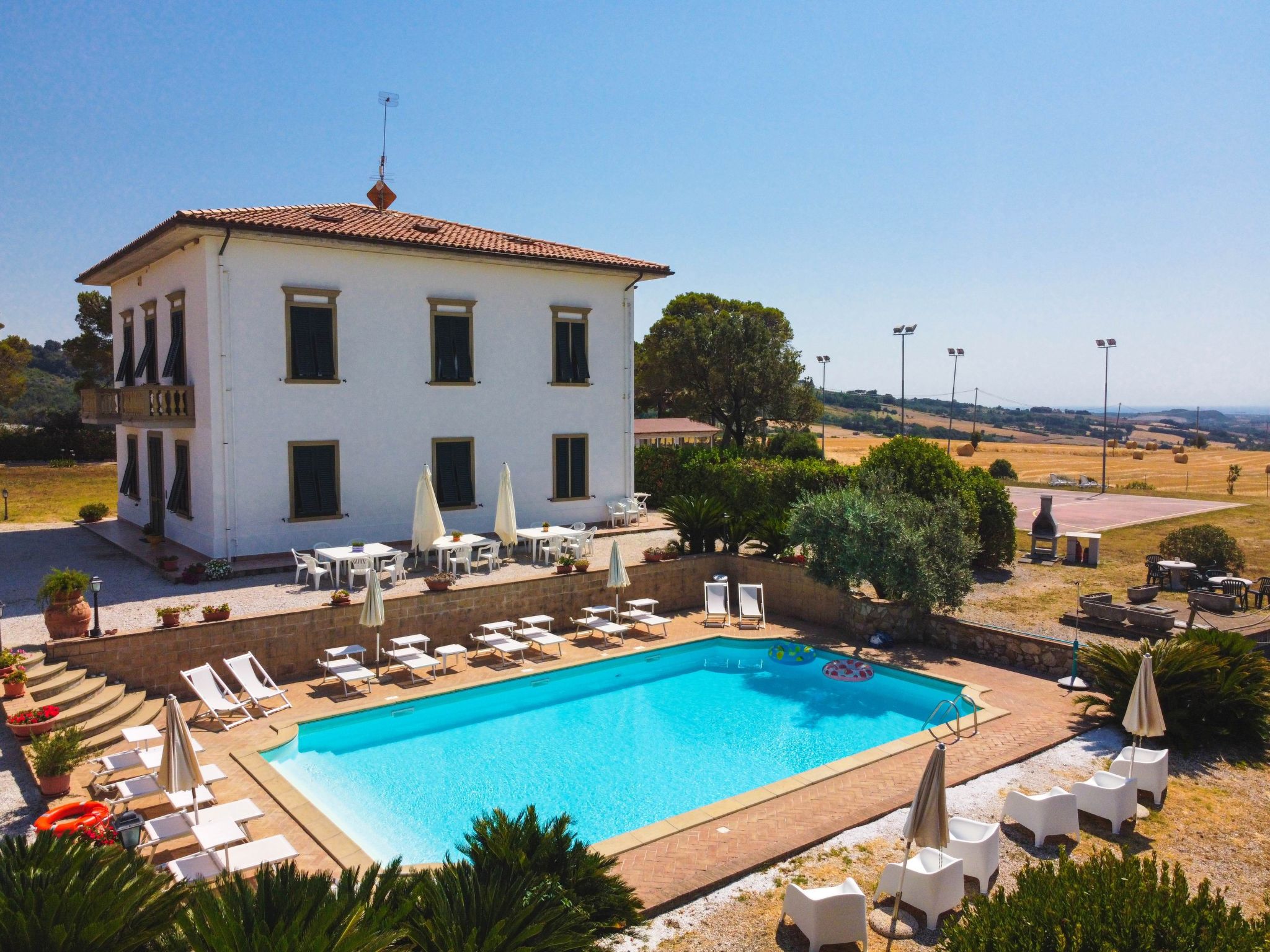 Vakantiehuis met privé zwembad in Castellina Marittima (Italië) voor 24 personen