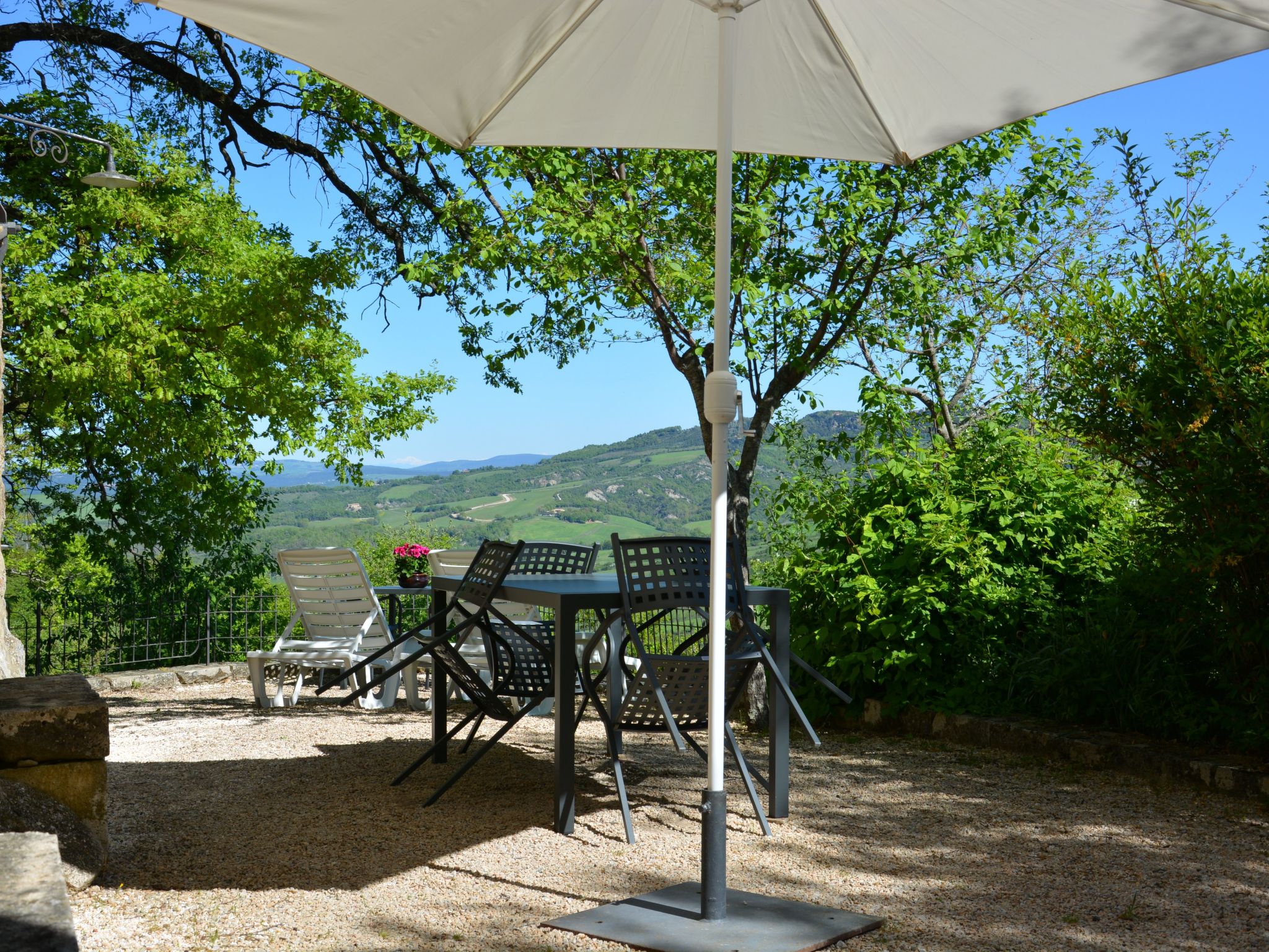 Anwesen "La Casina" mit privatem Garten und Grill-Drinnen