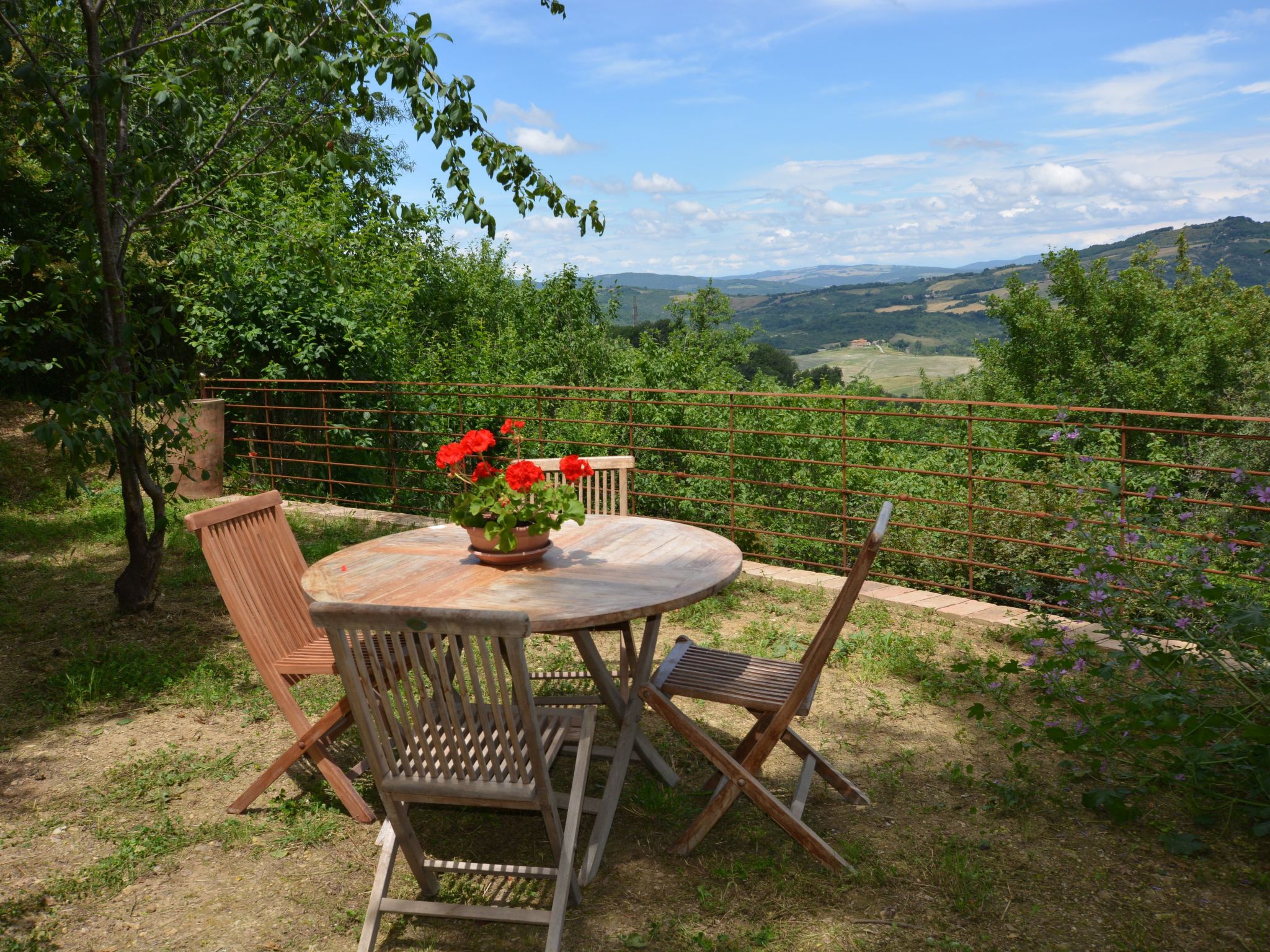 Anwesen "La Casina" mit privatem Garten und Grill-Drinnen