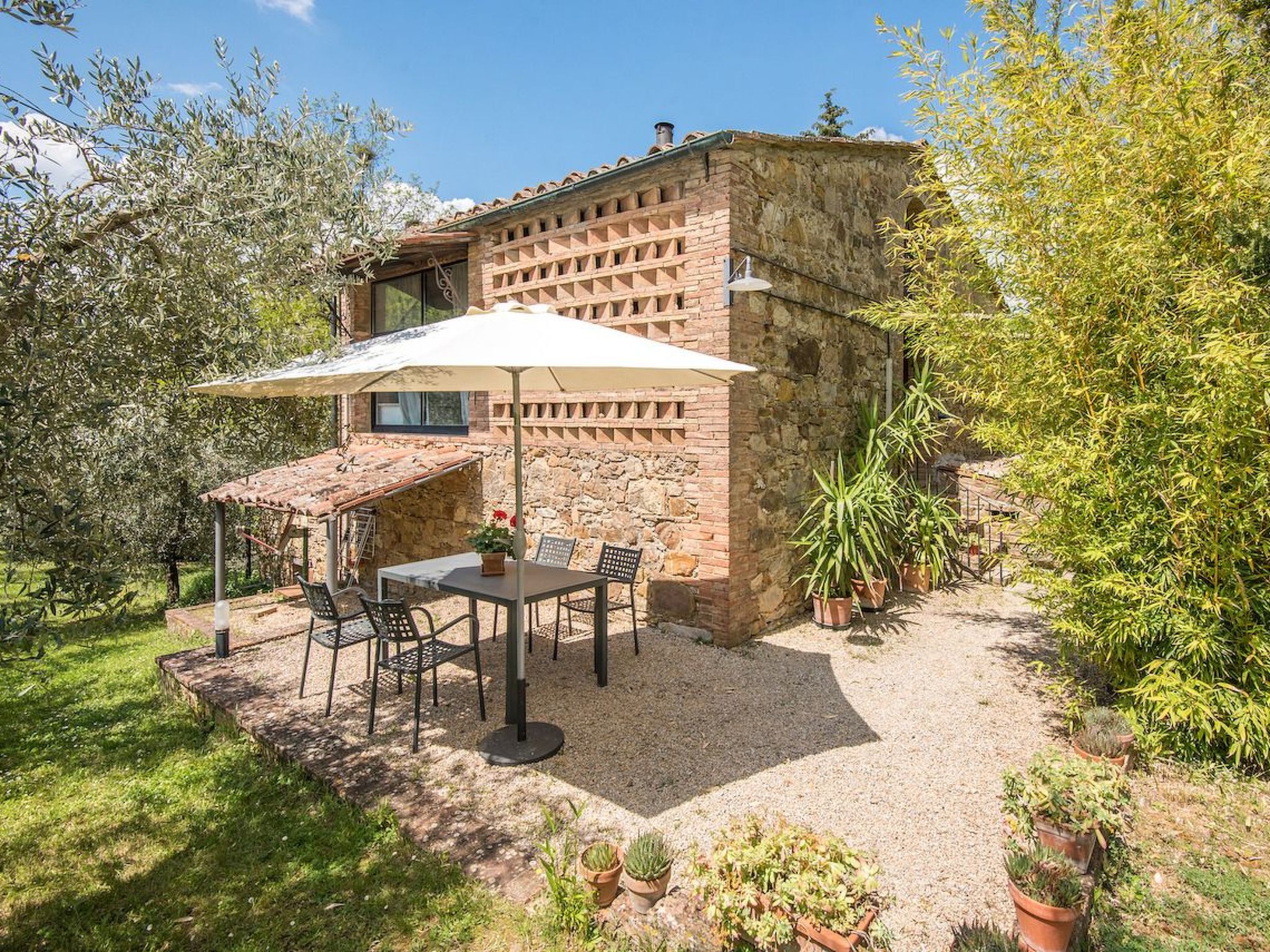 Wohnung La Capanna mit Garten und Pool-Drinnen