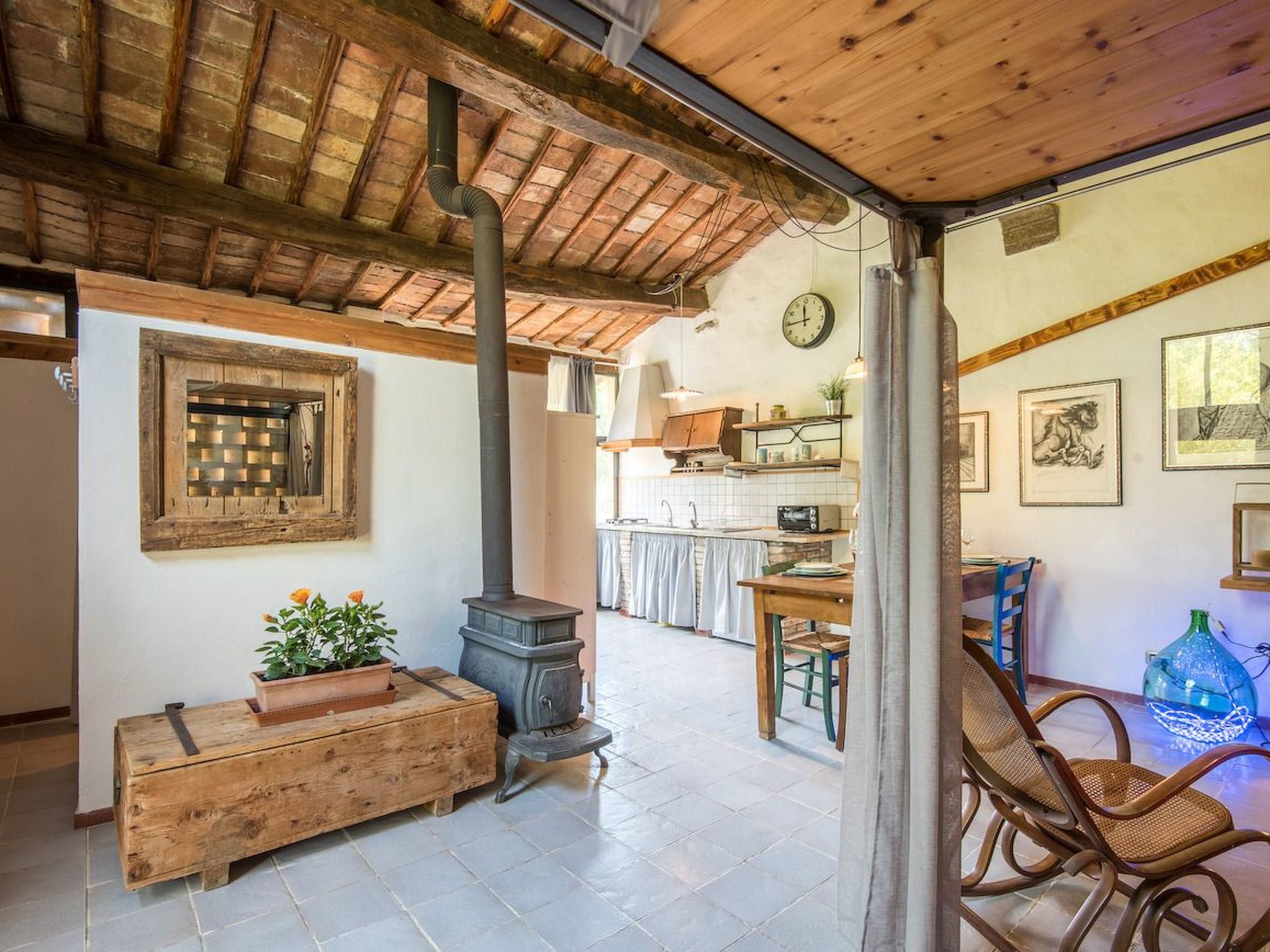 Wohnung La Capanna mit Garten und Pool-Drinnen