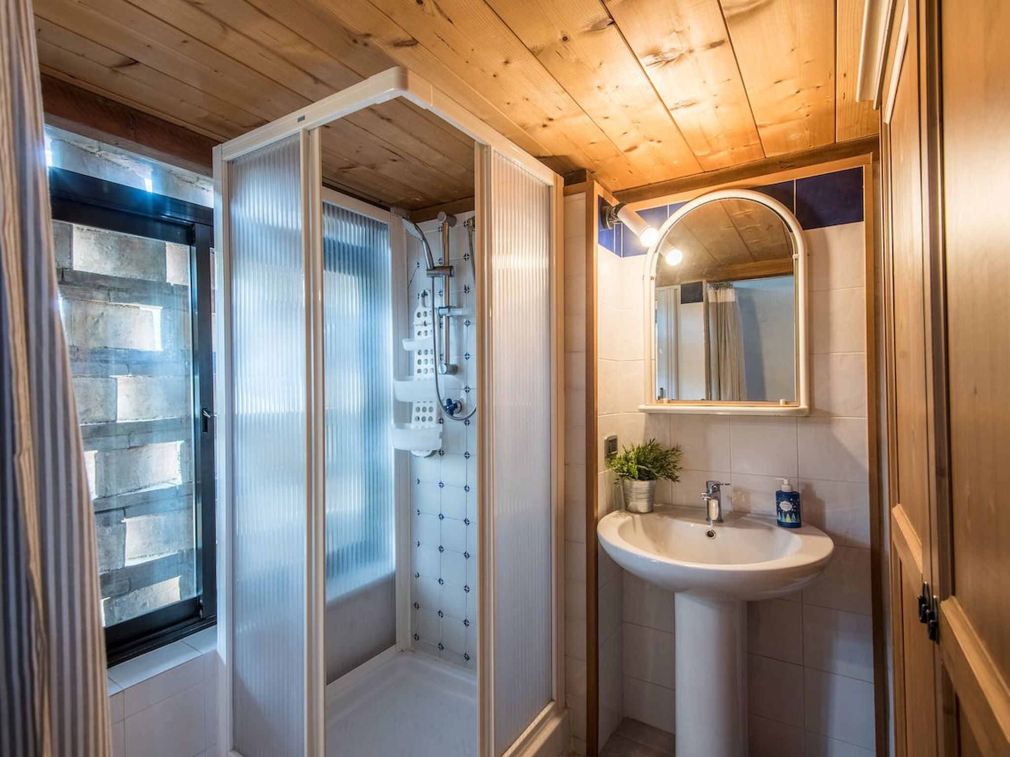 Wohnung La Capanna mit Garten und Pool-Drinnen