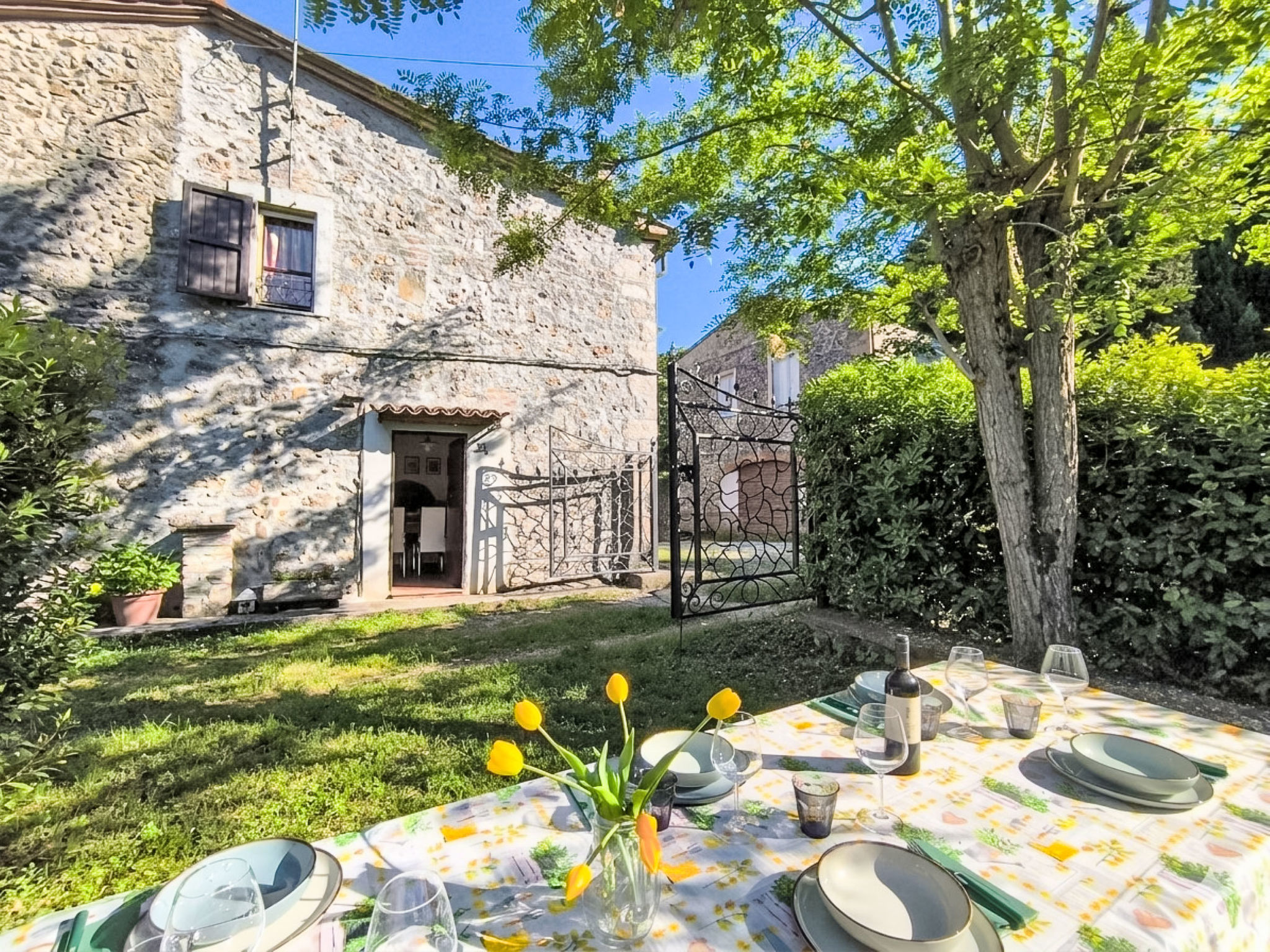 Cozy shelten House