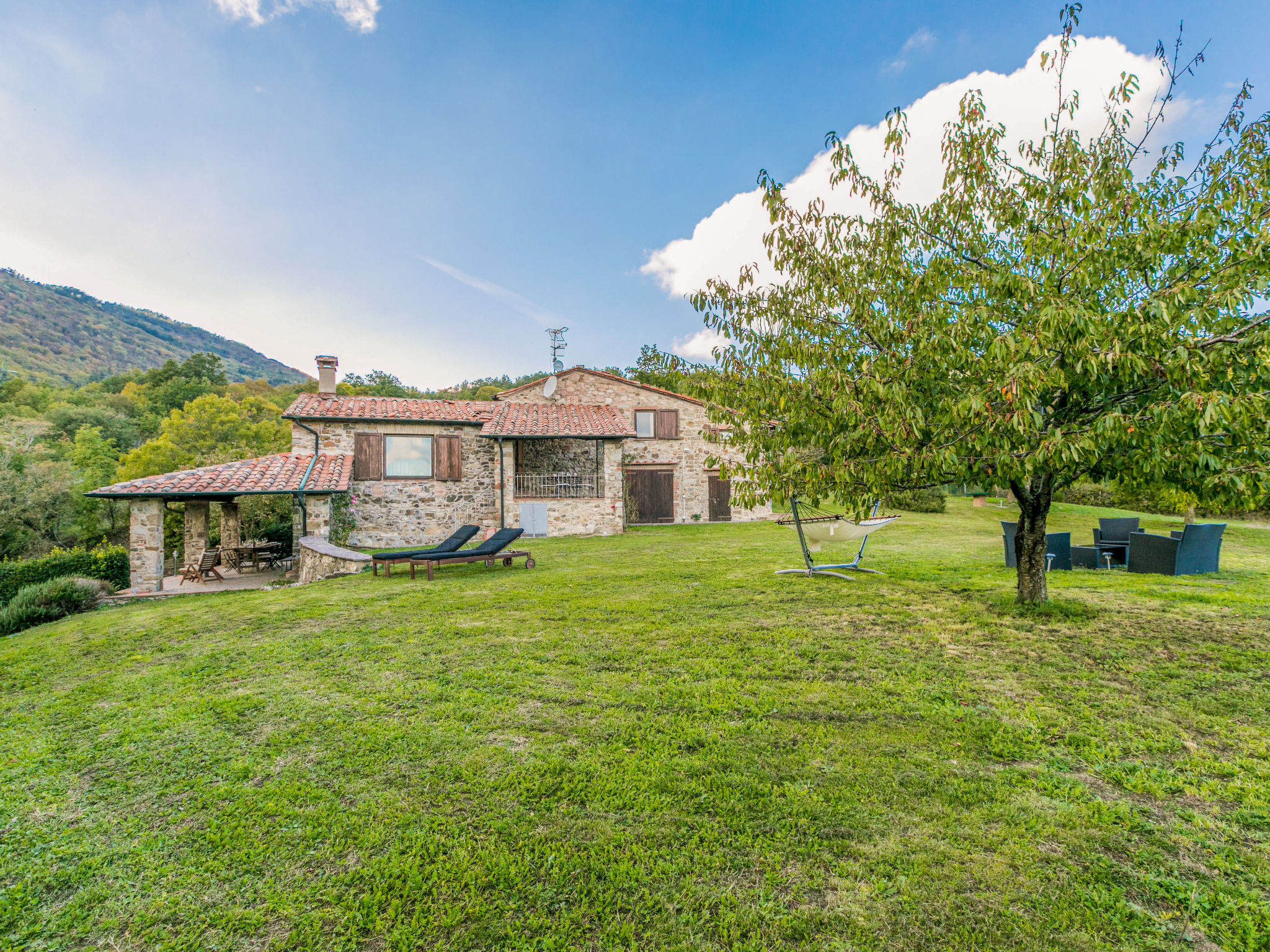 Ferienhaus mit umzäuntem Garten in Montieri (Italien) und 1 Hund erlaubt
