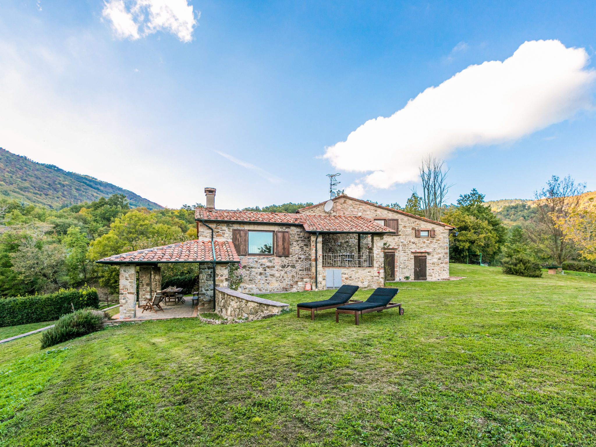 Ferienhaus mit umzäuntem Garten in Montieri (Italien) und 1 Hund erlaubt