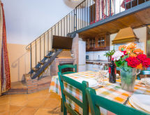 Rustiek appartement op Toscaanse heuvel met groot zwembad, nabij zee - thumbnail 5