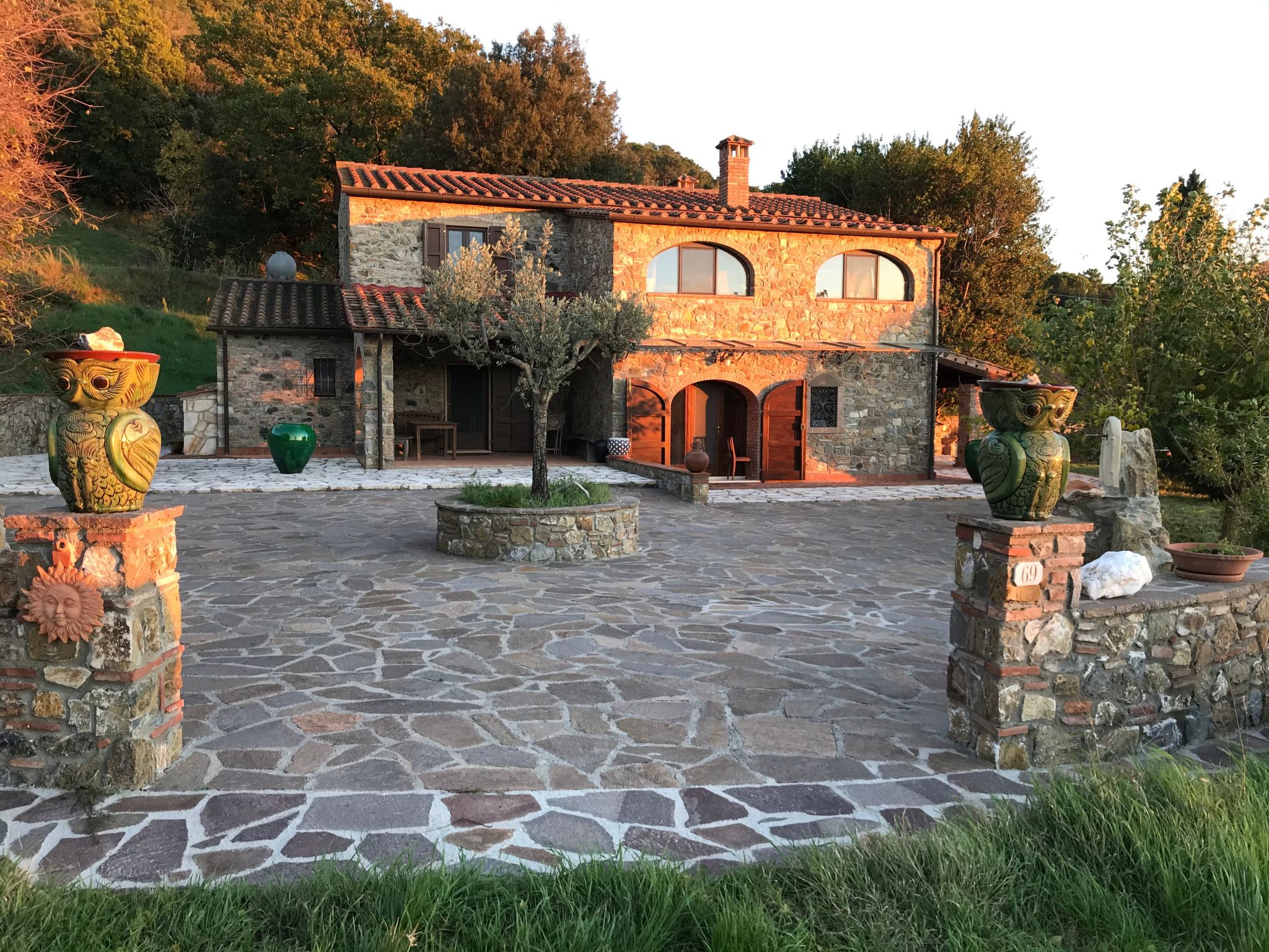 Nested in the middle of olive trees, with beautiful sea view, Podere Lo Zolfo enjoys a quite surrounding and is a short distance from Riparbella. The accommodation has a separate entrance. It has a be..