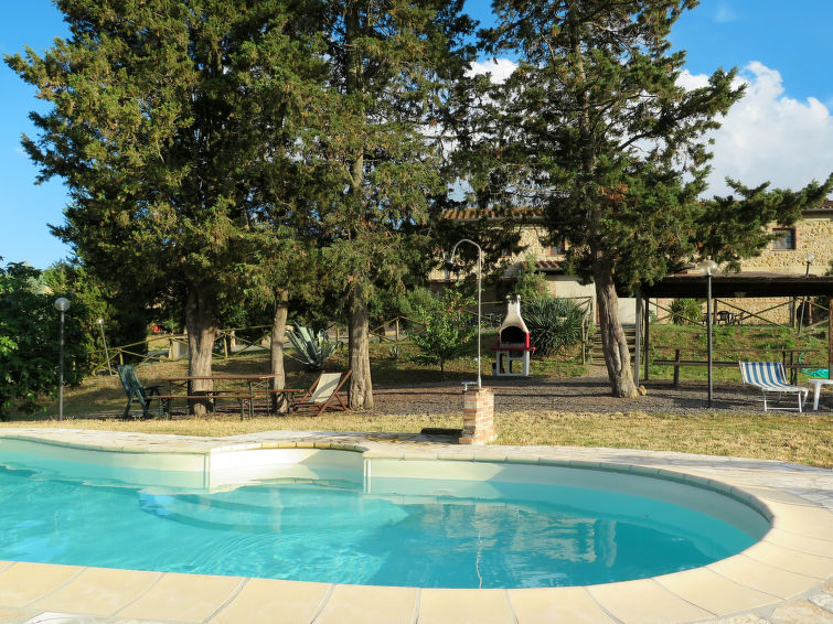 Sfeervol appartement in Guardistallo met zwembad in Guardistallo