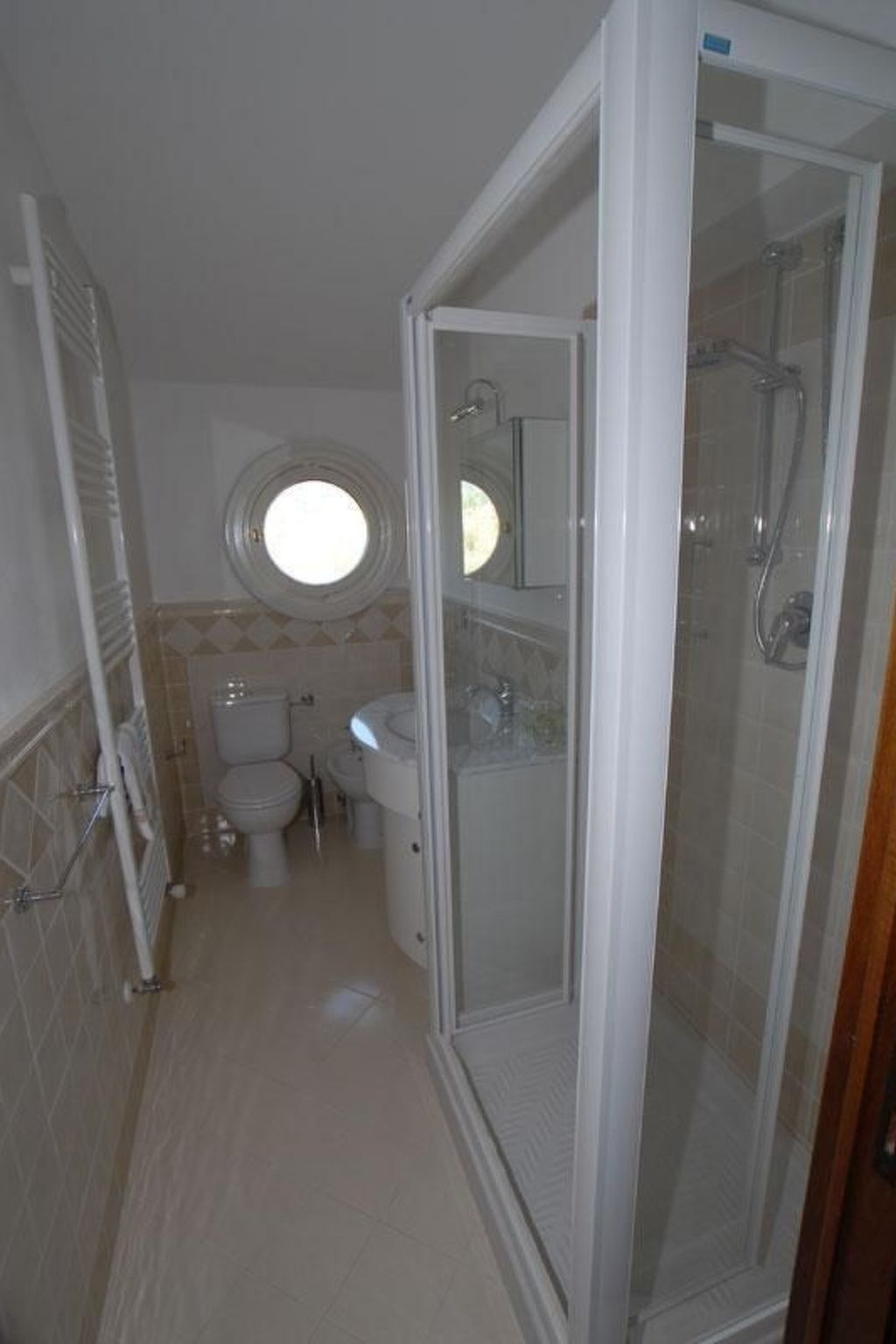 Wohnung mit Terrasse und Pool-Drinnen