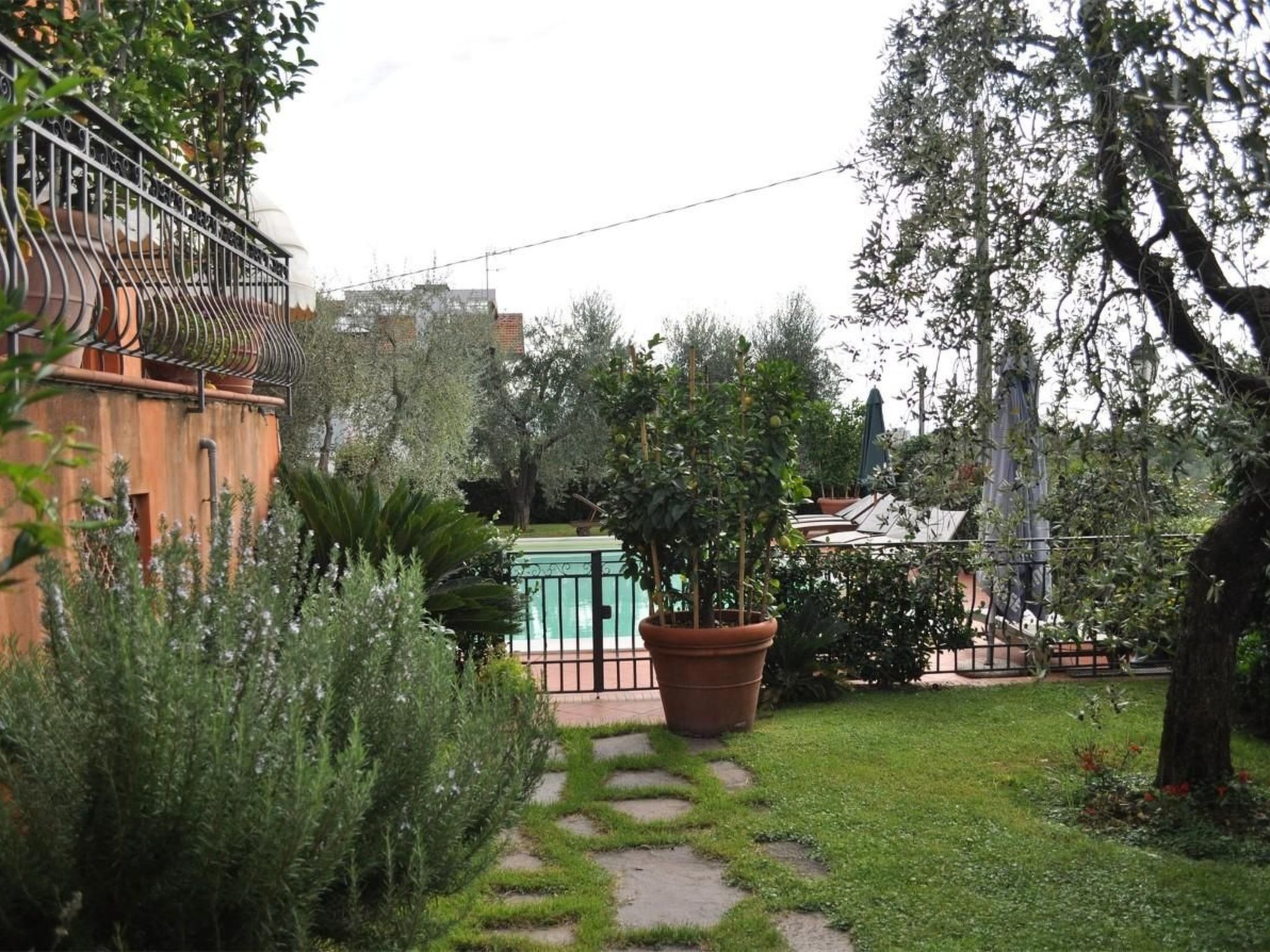 Wohnung mit Terrasse und Pool-Draußen