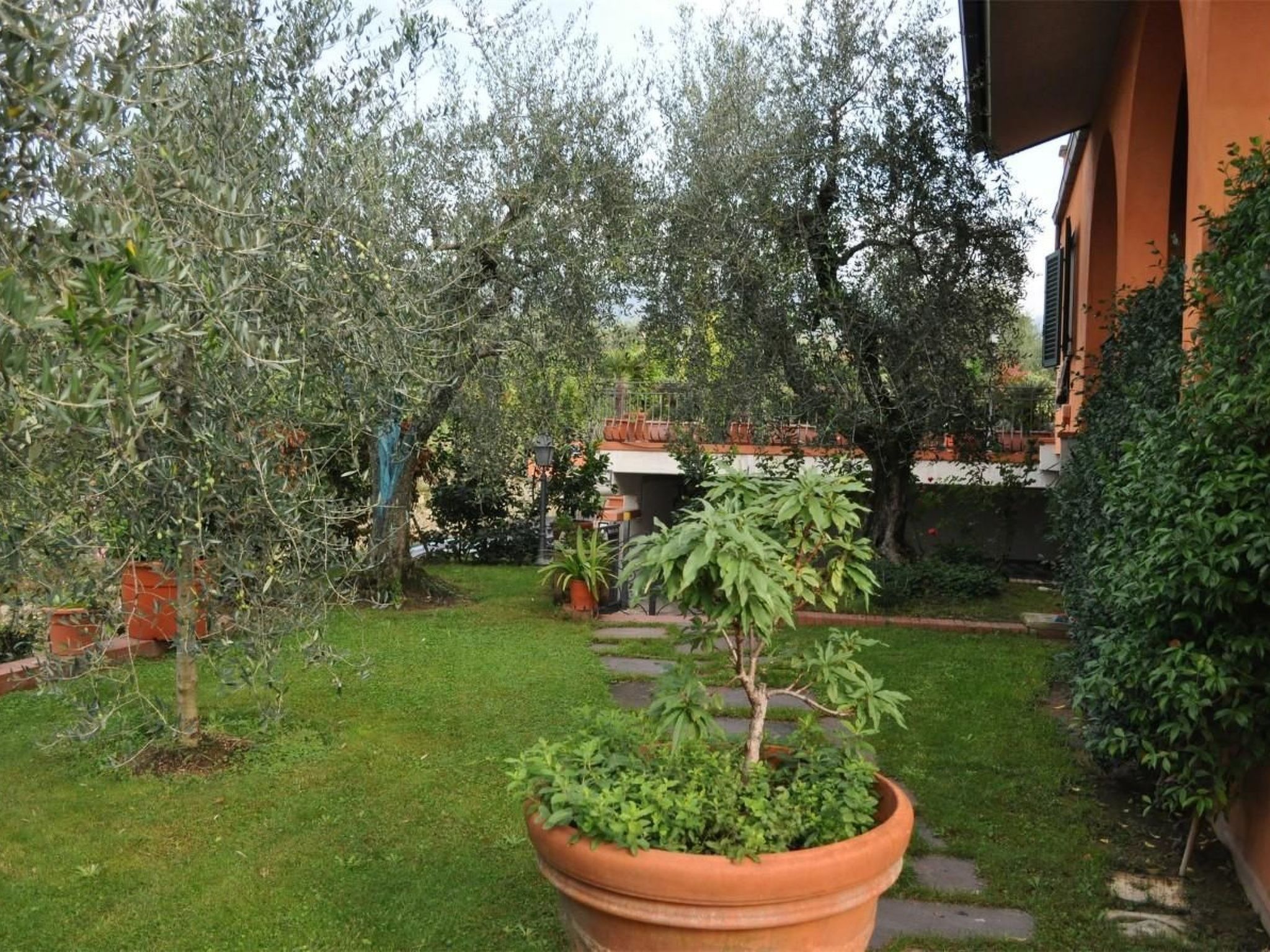 Wohnung mit Terrasse und Pool-Draußen