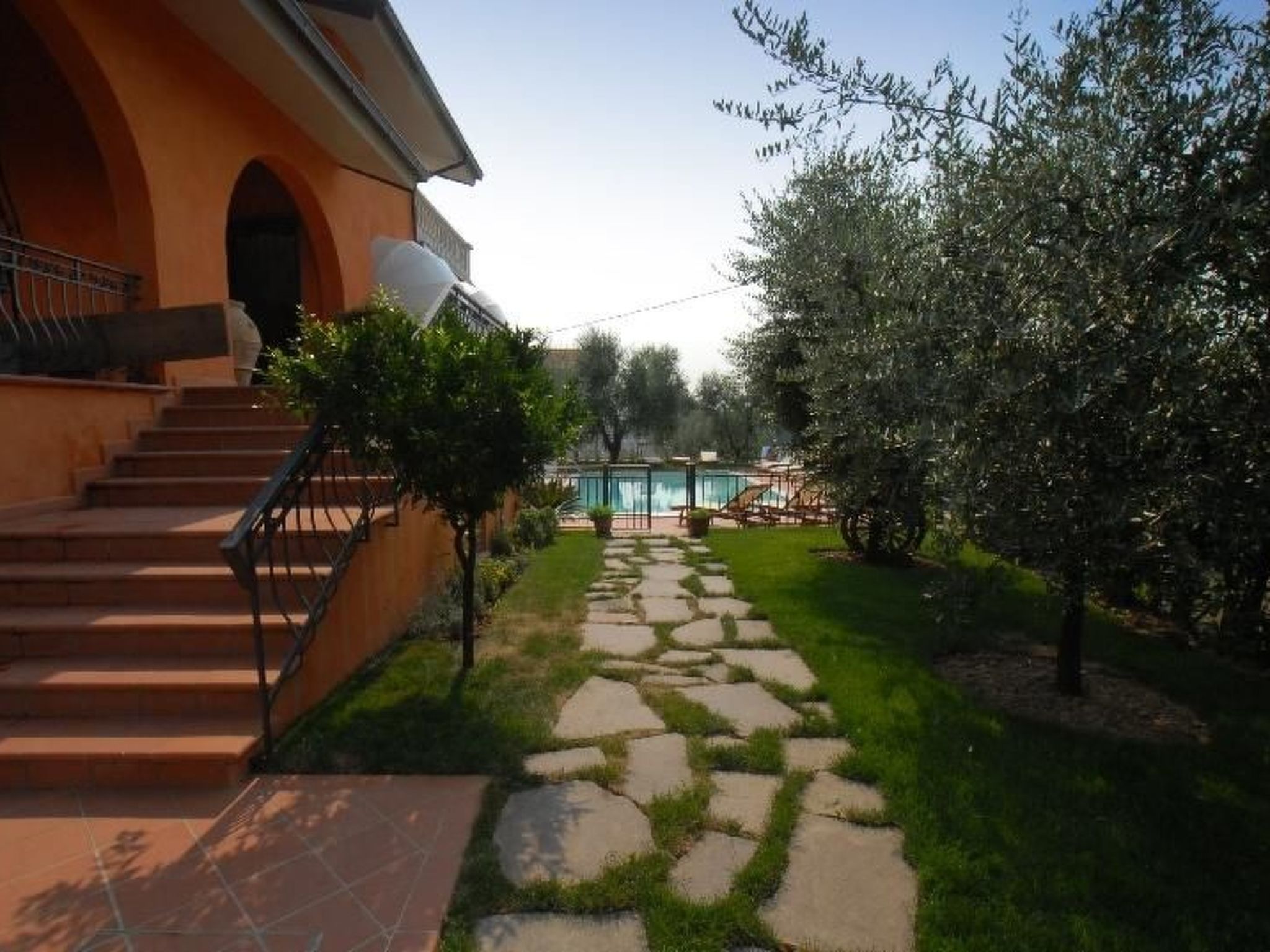 Wohnung mit Terrasse und Pool-Draußen