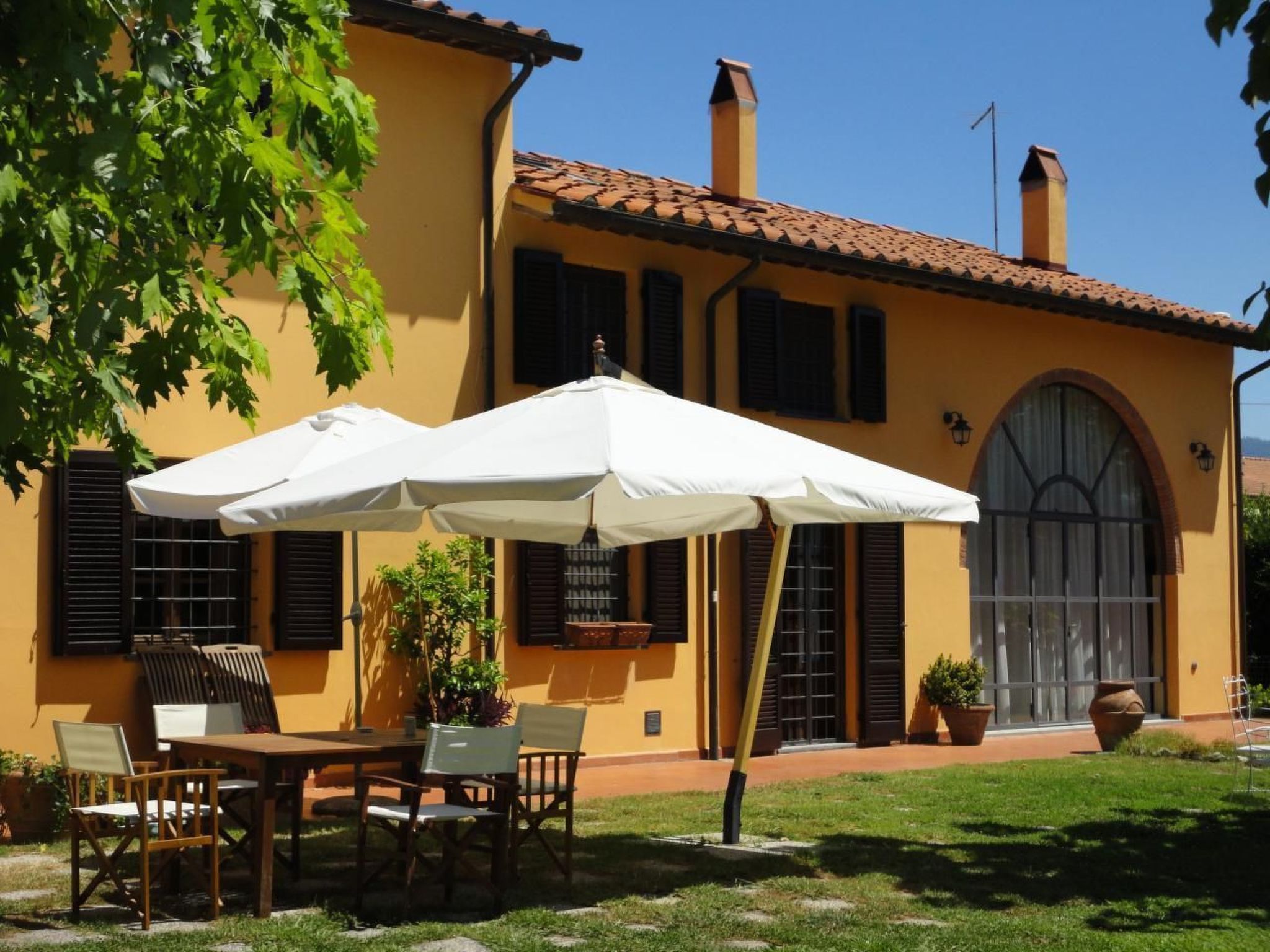 Discover the holiday home Mary, located in a picturesque and serene Bed and Breakfast in the municipality of Cascina, in the province of Pisa. Set in a farmhouse dating back to the first half of the 1..